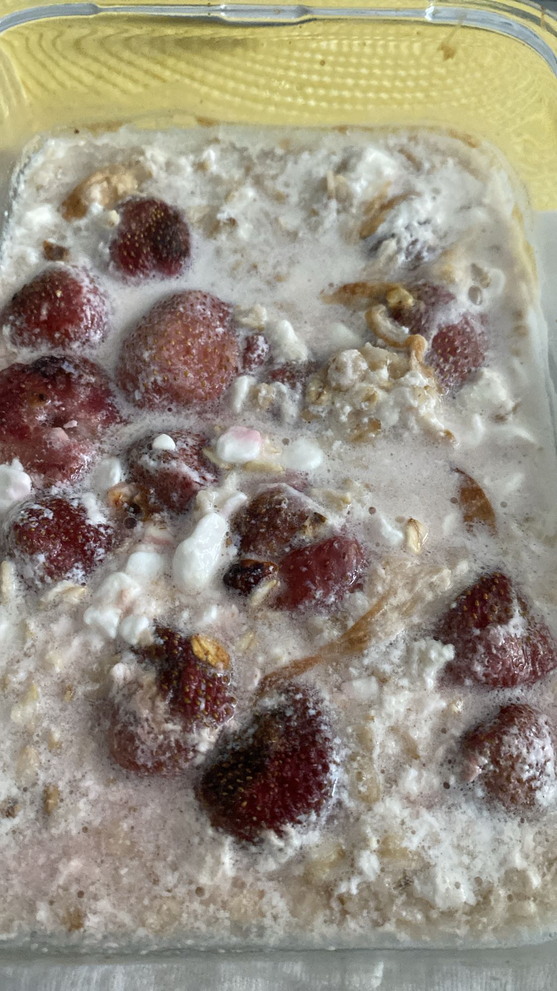 Owsianka z truskawkami