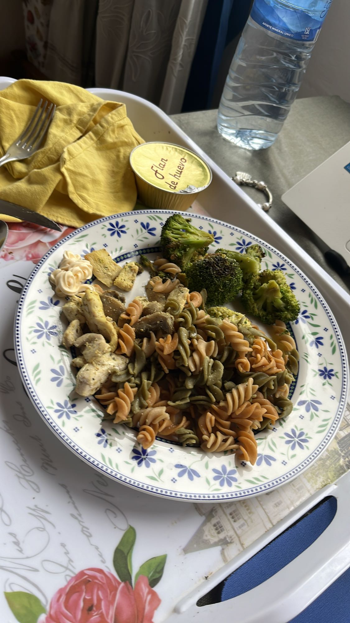 Pâtes, poulet et brocoli