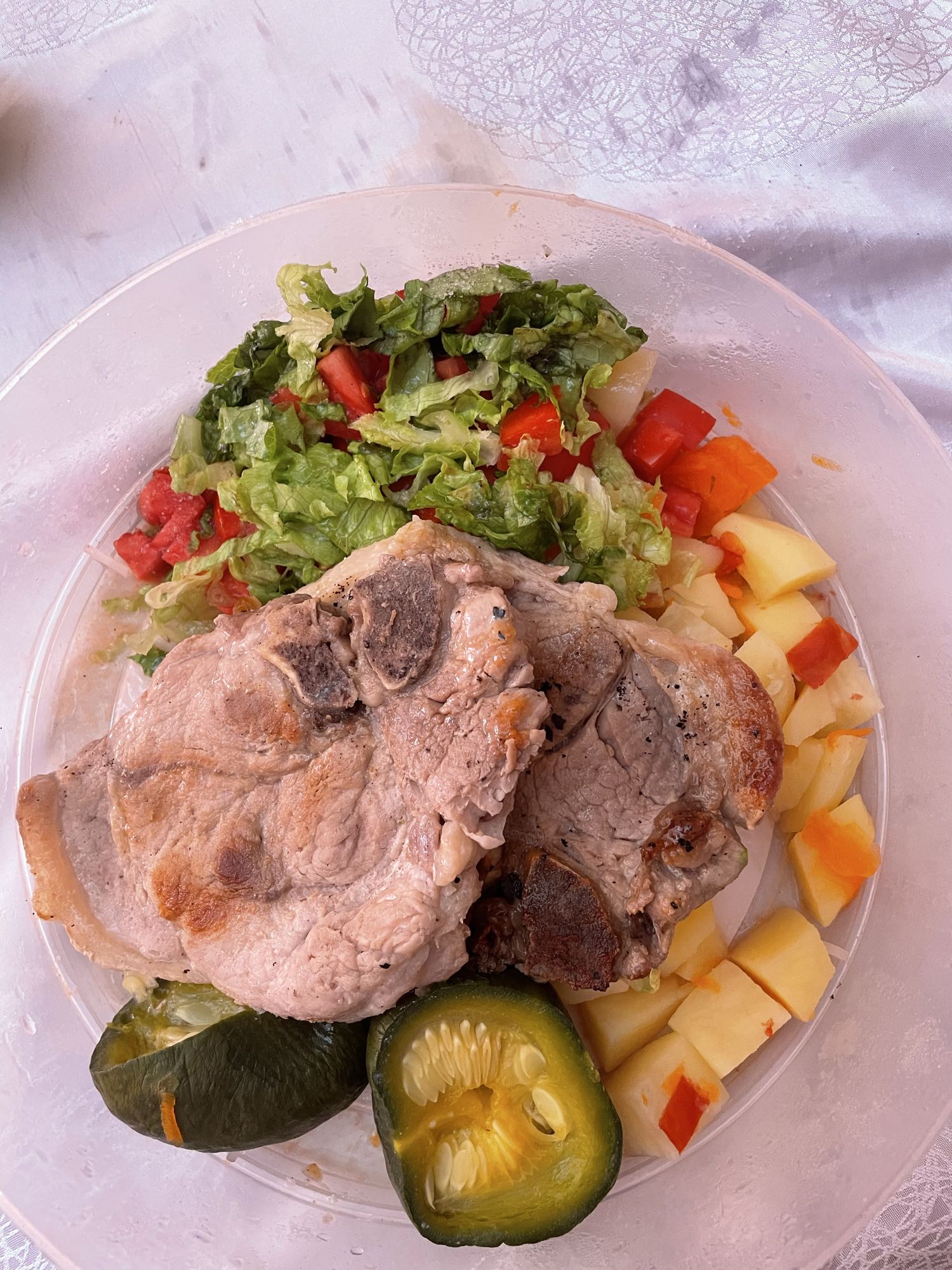 Chuleta con ensalada