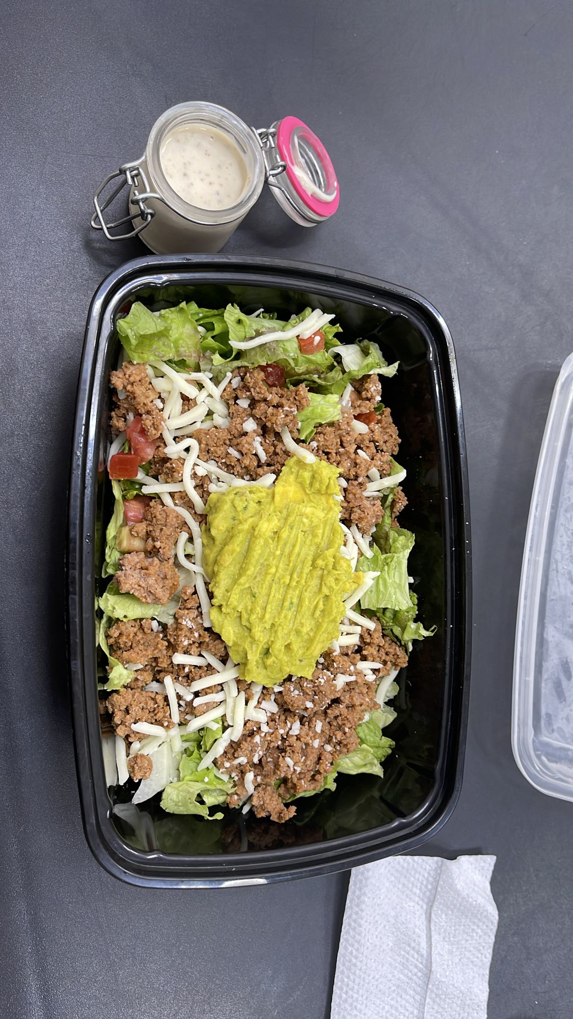 Ensalada taco con guacamole