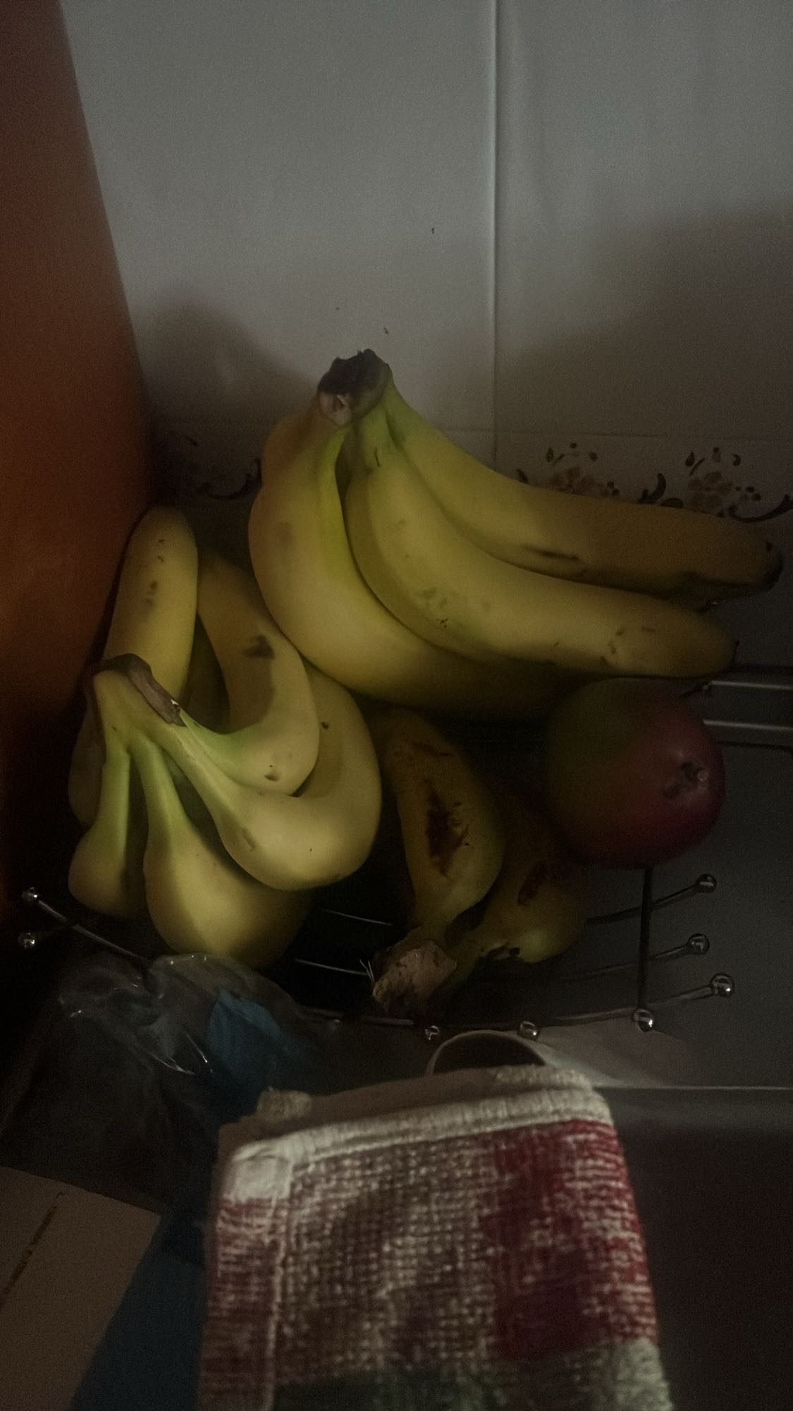 Plátanos y mango frescos