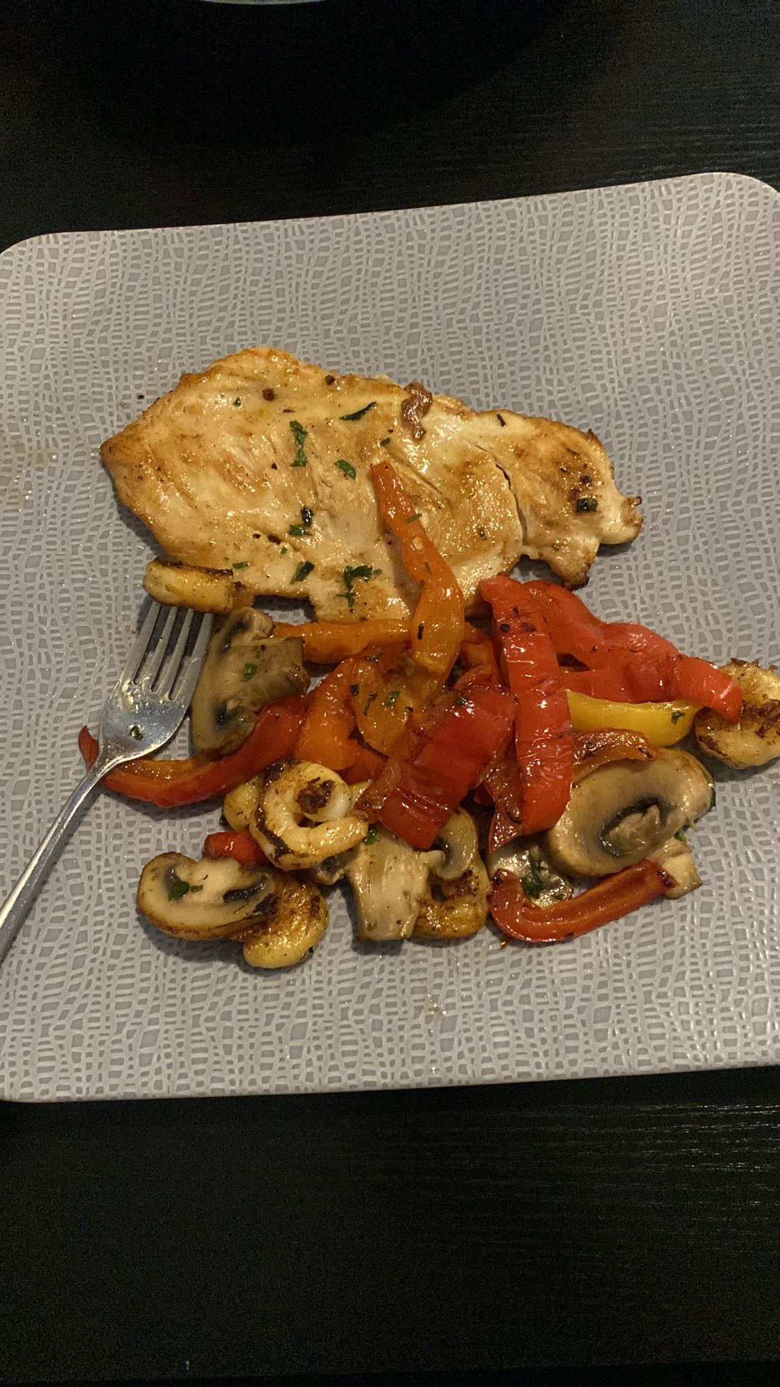 Pollo con verduras salteadas