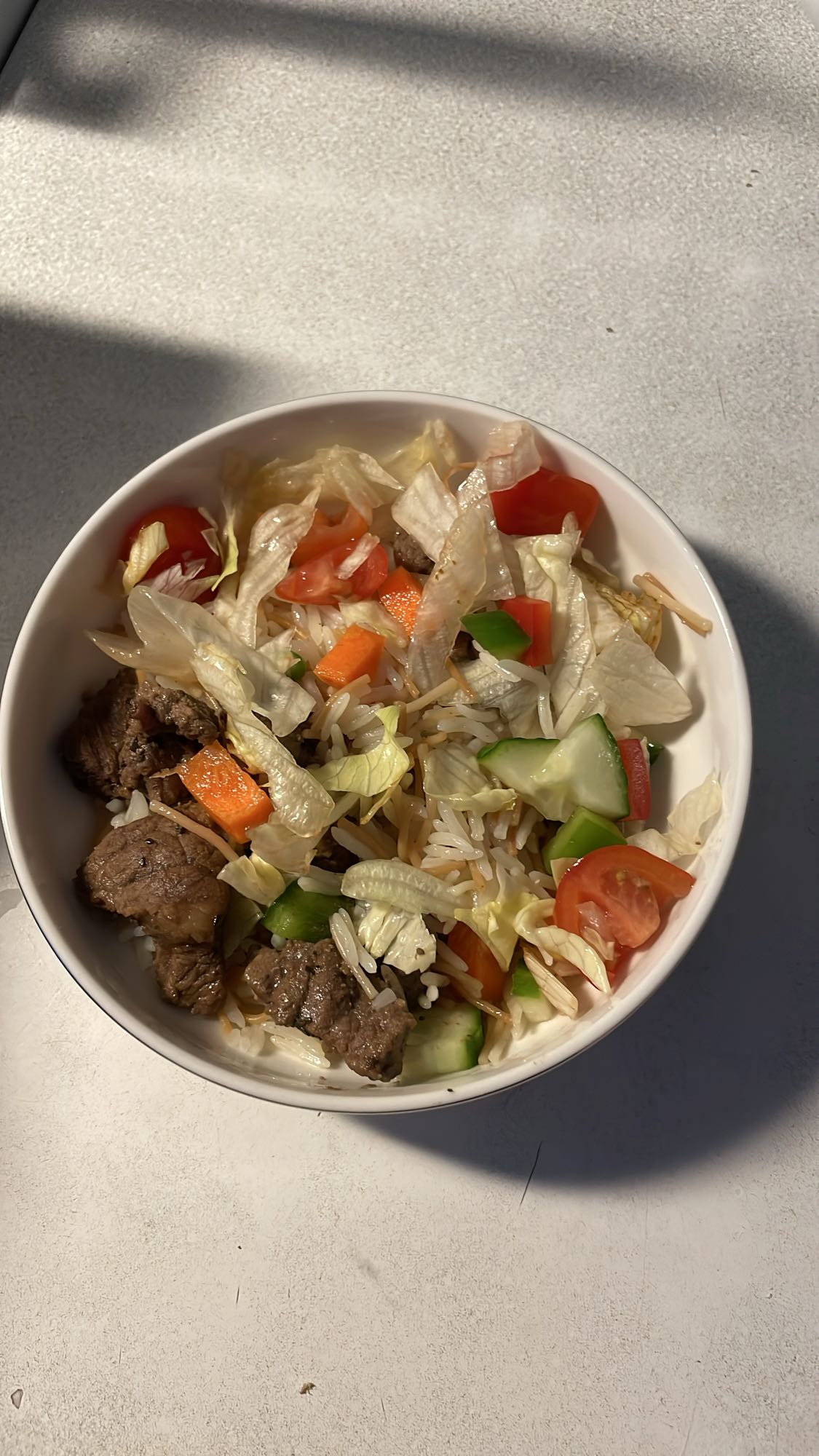 Ris- och kött sallad