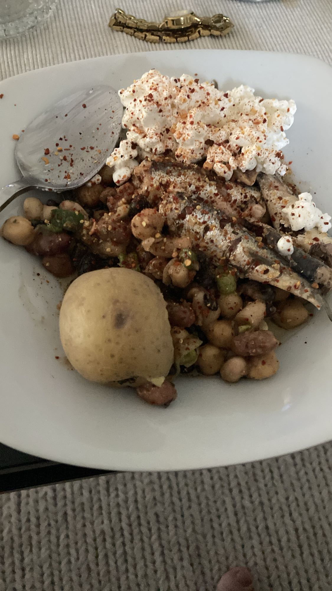 Bönor med fisk och potatis