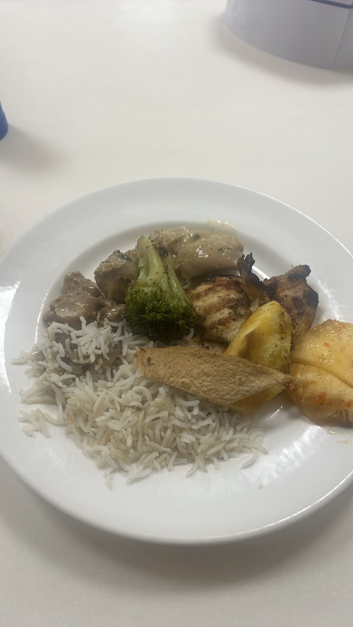 Ποικιλία με ρύζι και κοτόπουλο