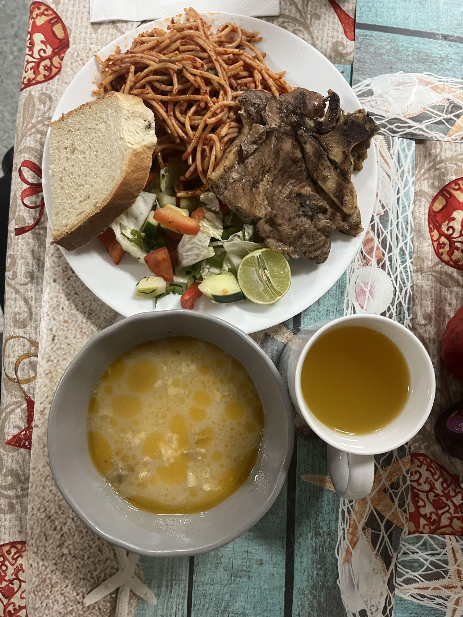 Обед с пастой и супом