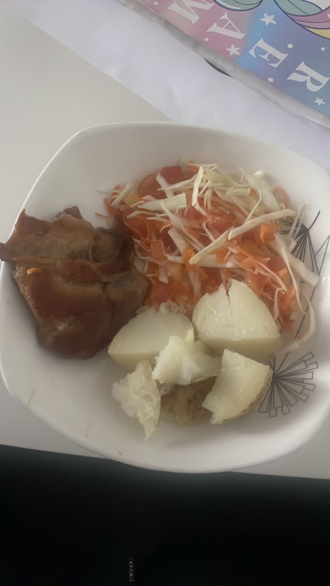 Pollo, ensalada y papa