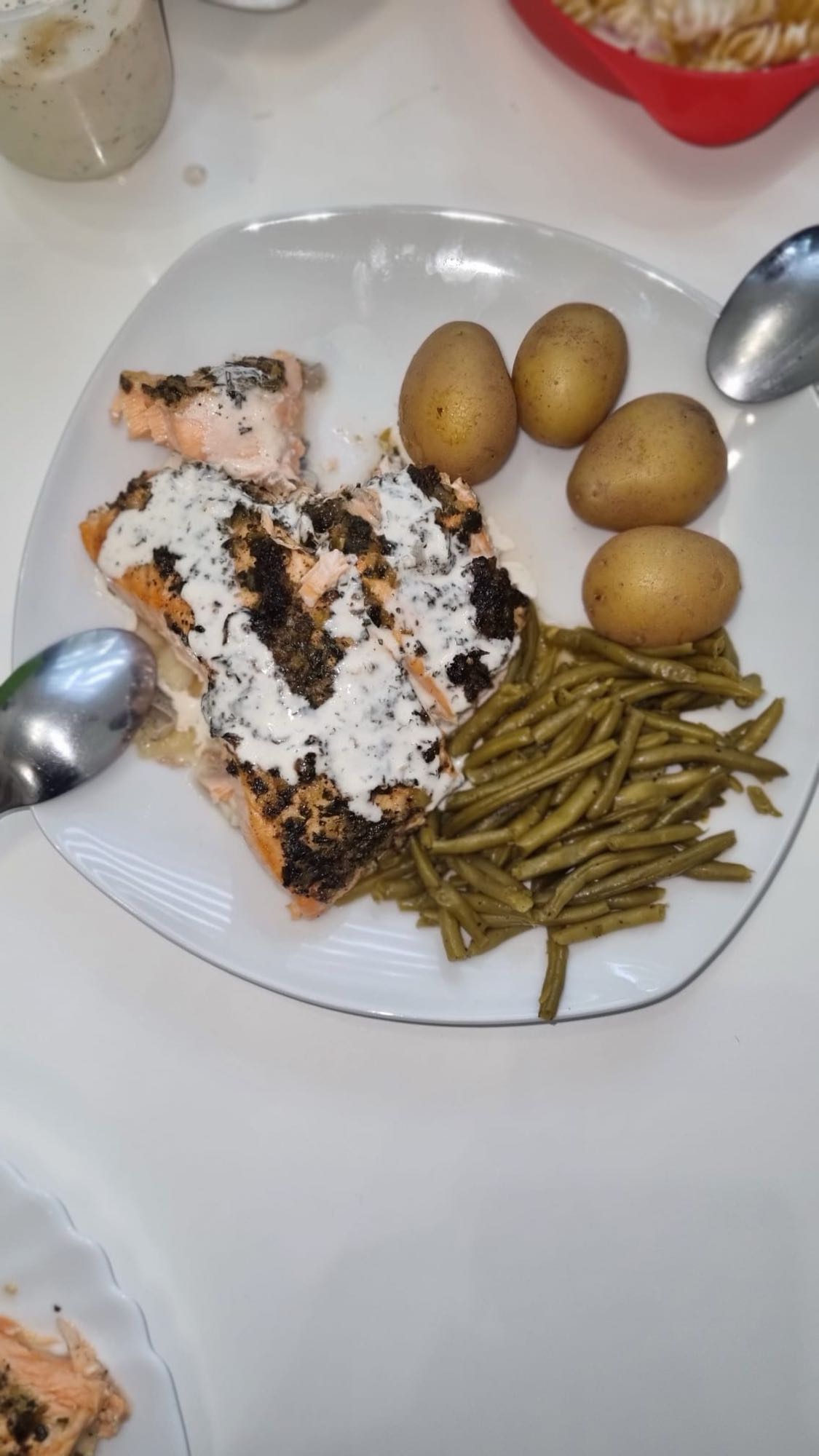 Lachs mit Kartoffeln und grünen Bohnen