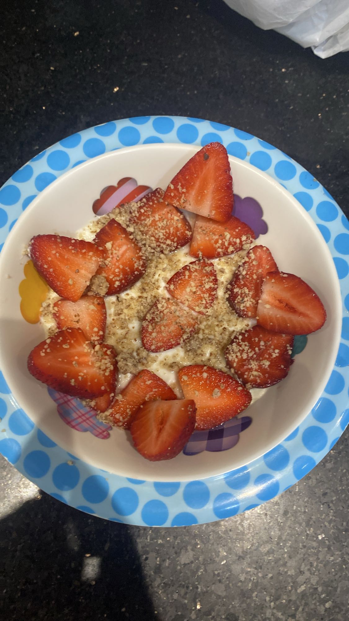 Yaourt fraises et noix