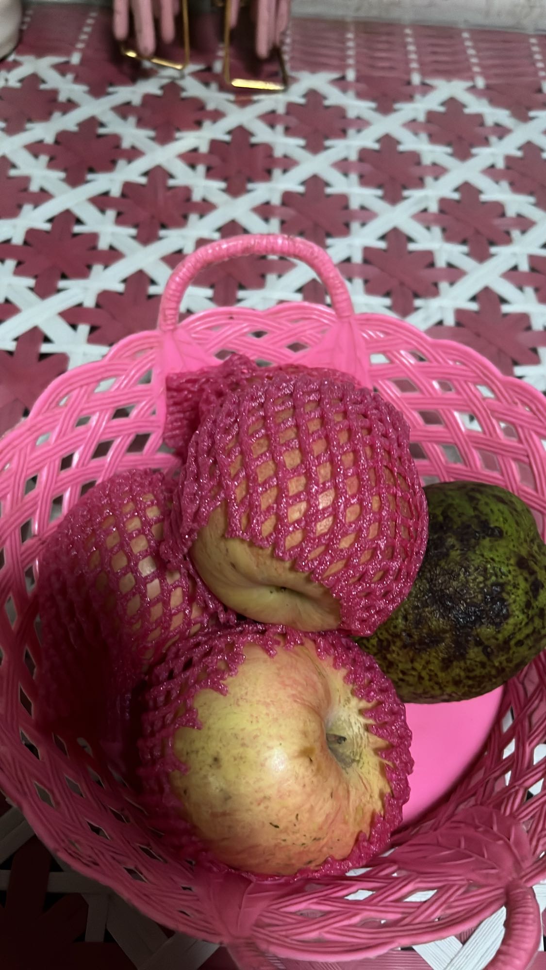 Buah Apel dan Alpukat