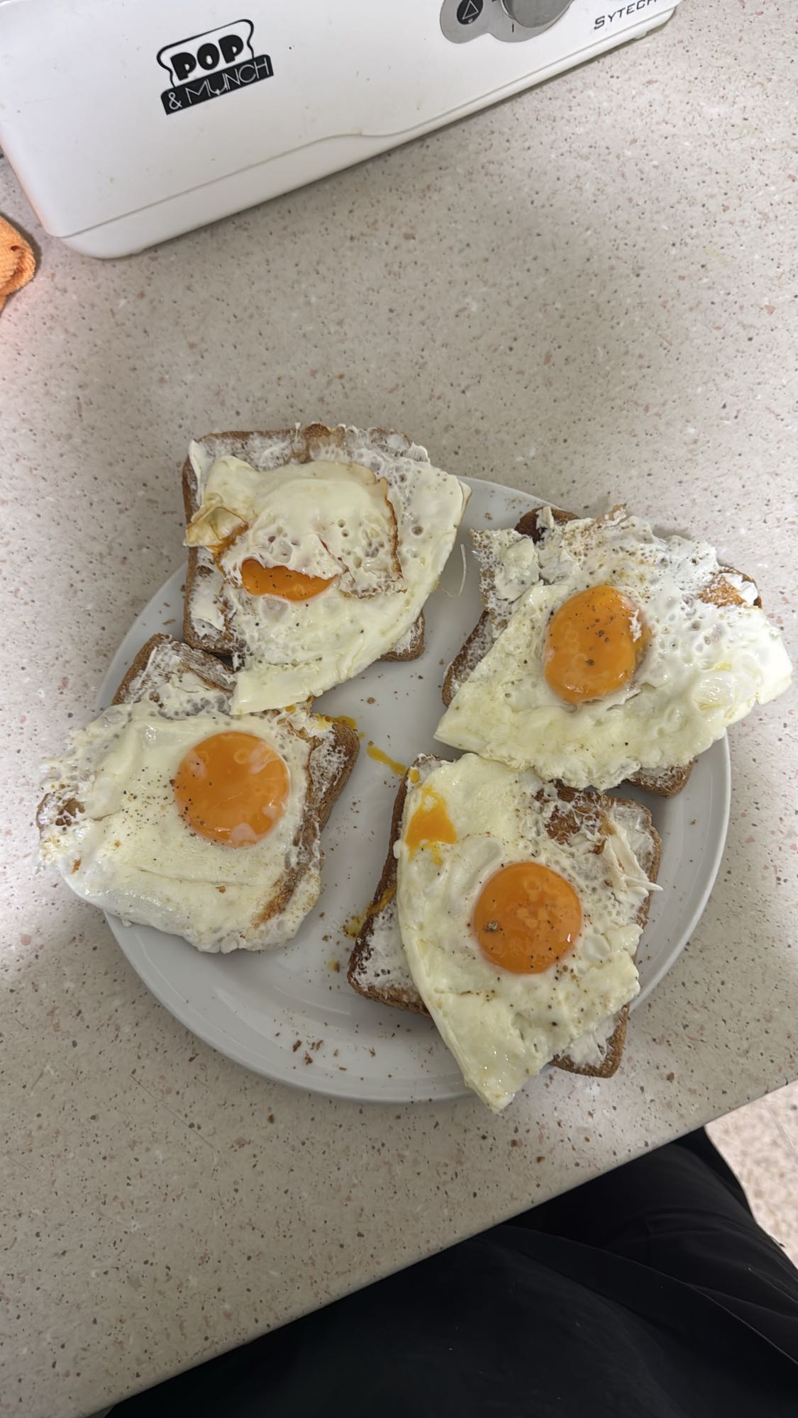 Tostadas con huevo frito