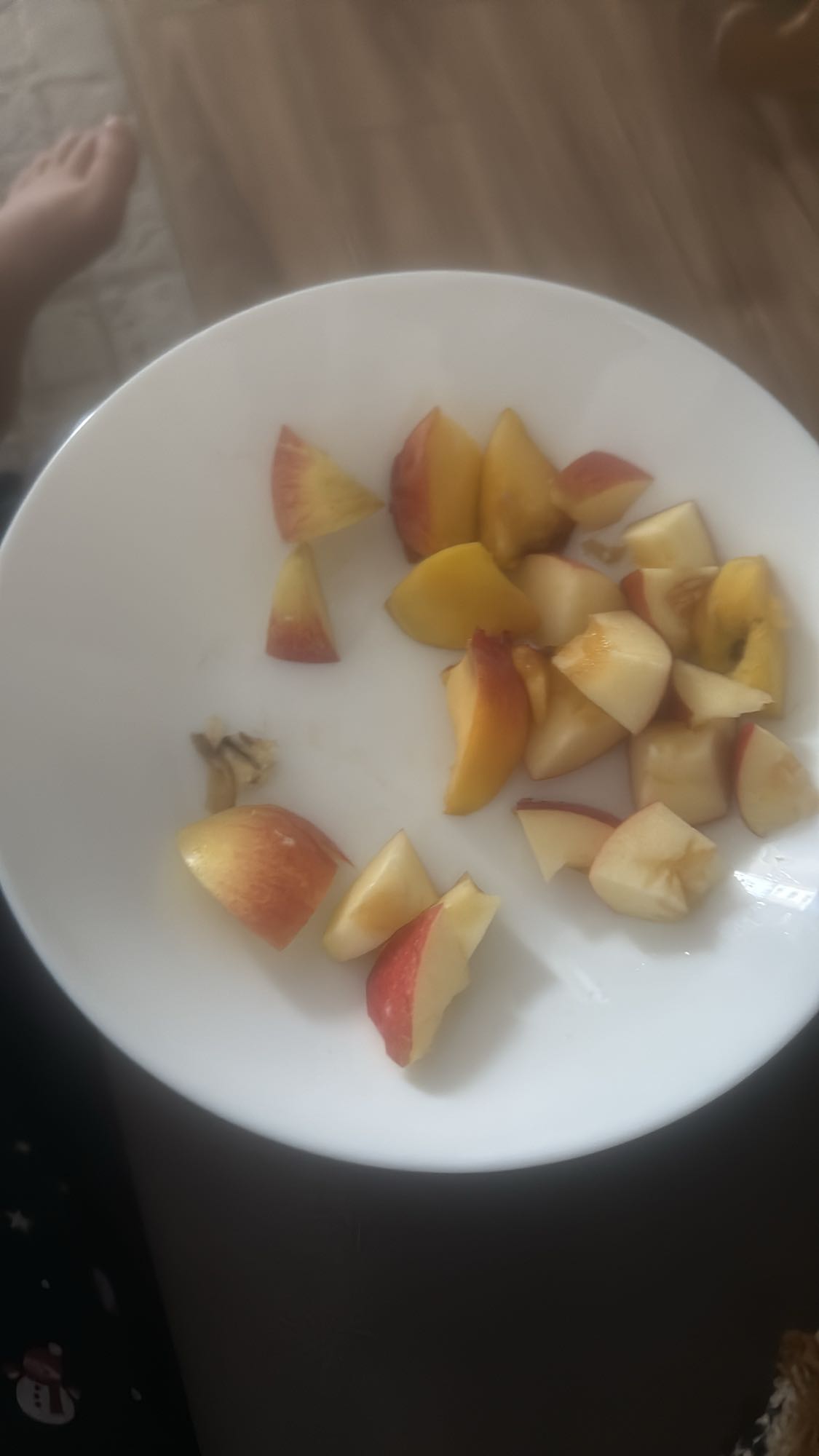 Teller mit Apfelstücken