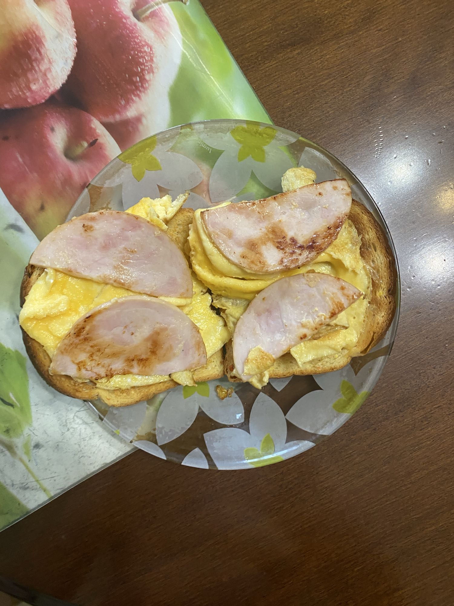 Тосты с яйцом и ветчиной