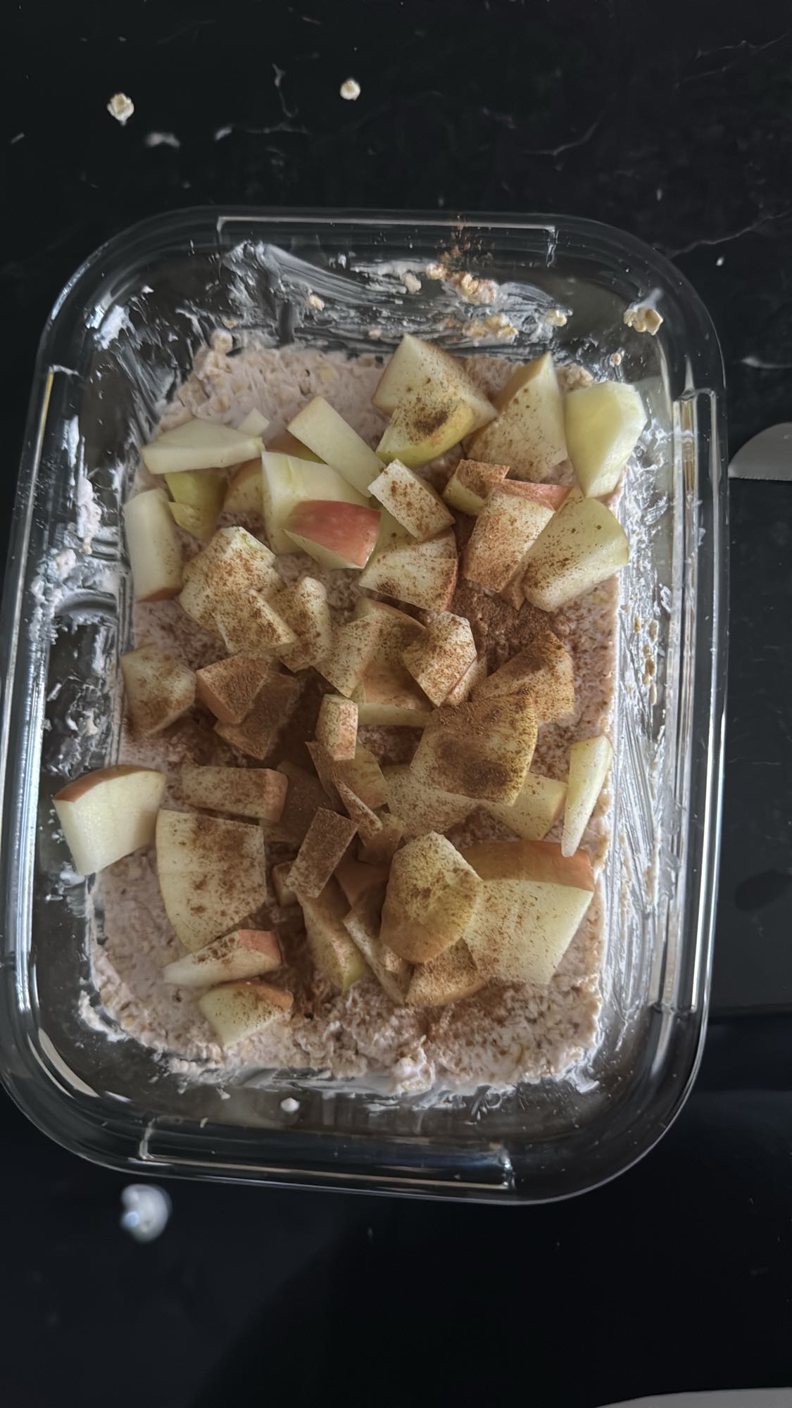 Overnight Oats mit Apfel und Skyr Erdbeere