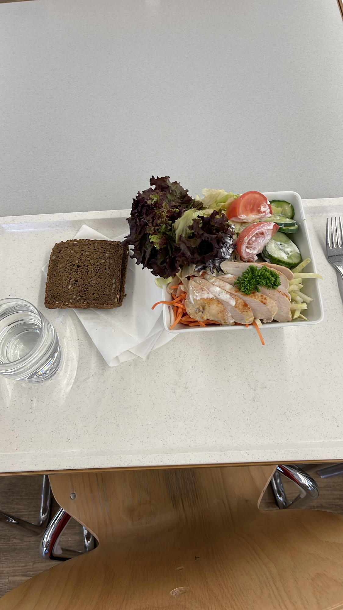 Salade poulet pain noir