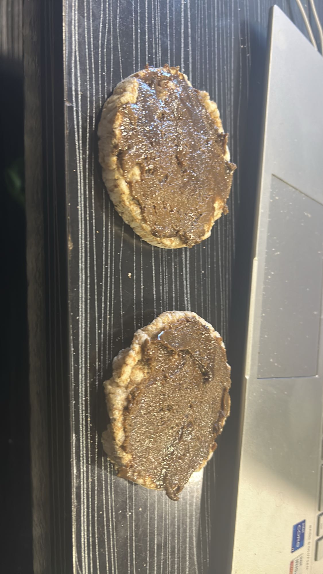 Buckwheat rice cakes with tahini-carob spread