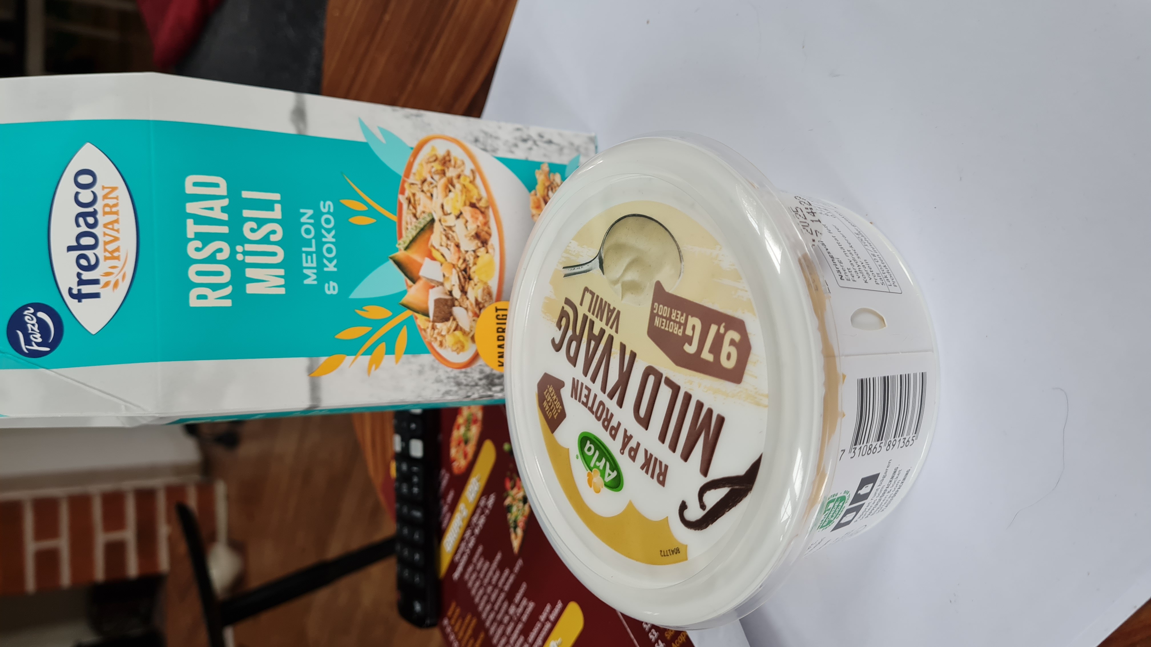 Muesli with vanilla quark