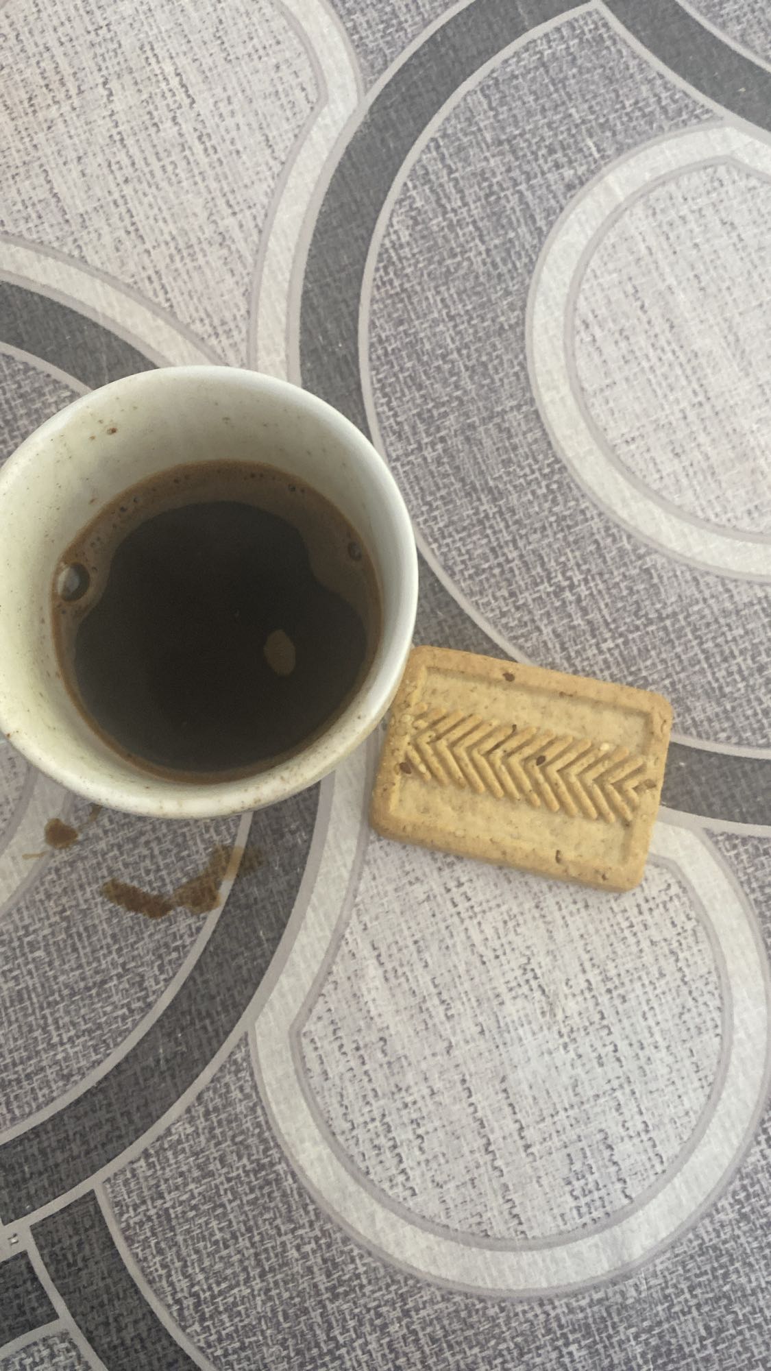 Café et biscuit sec