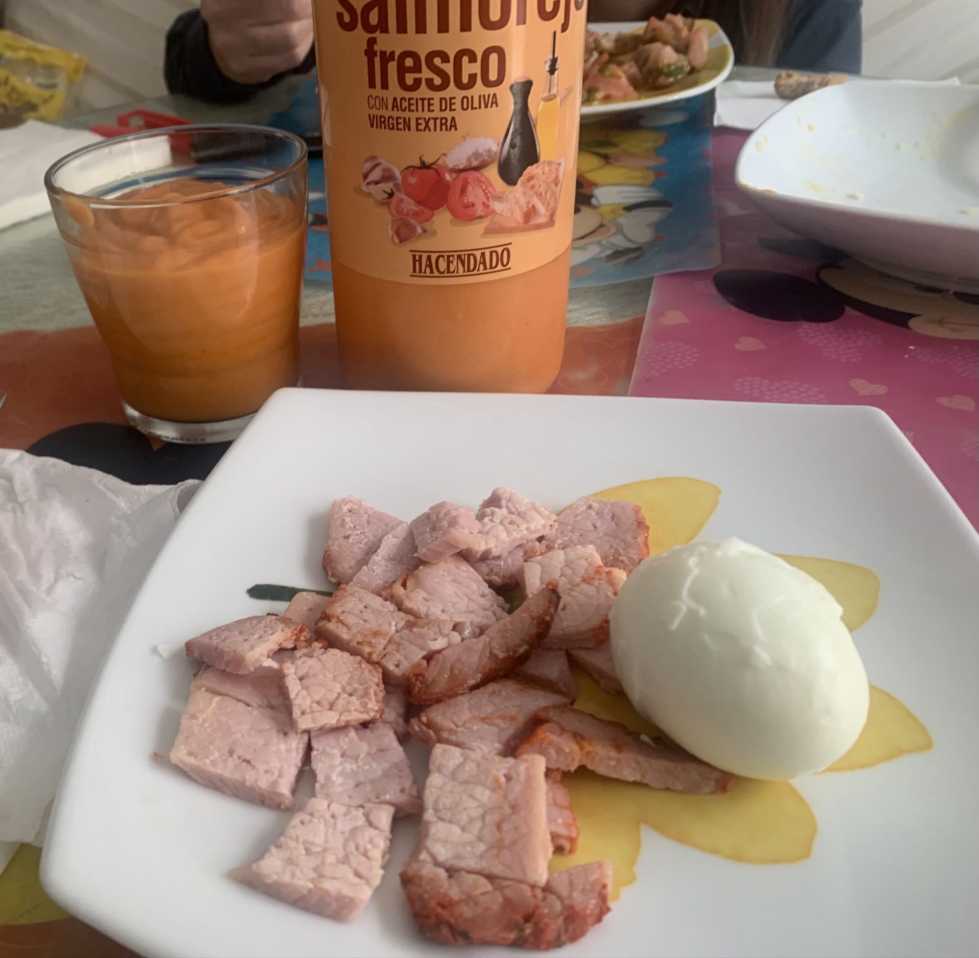 Huevo, lomo y salmorejo