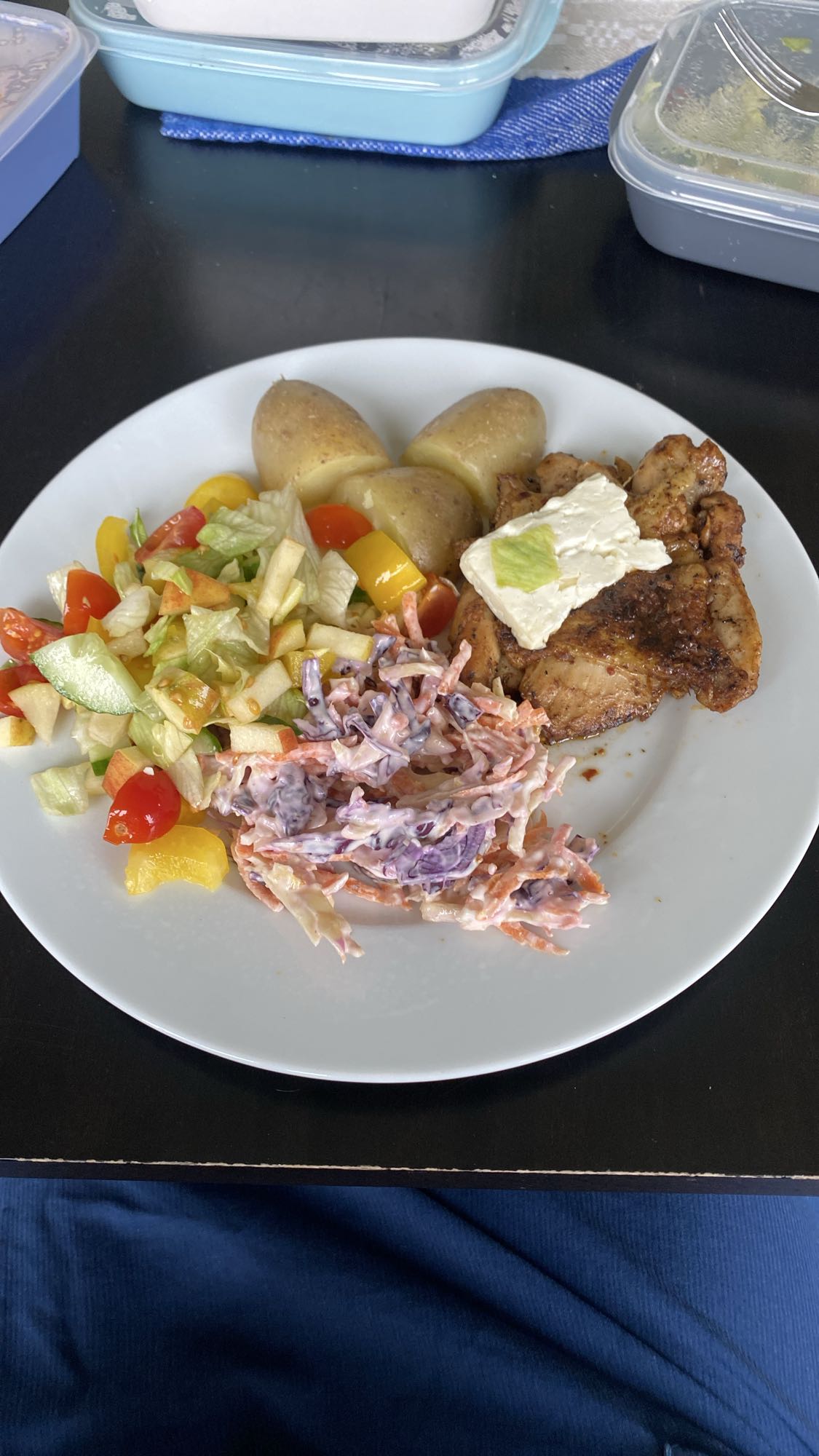 Kyckling med potatis och sallad
