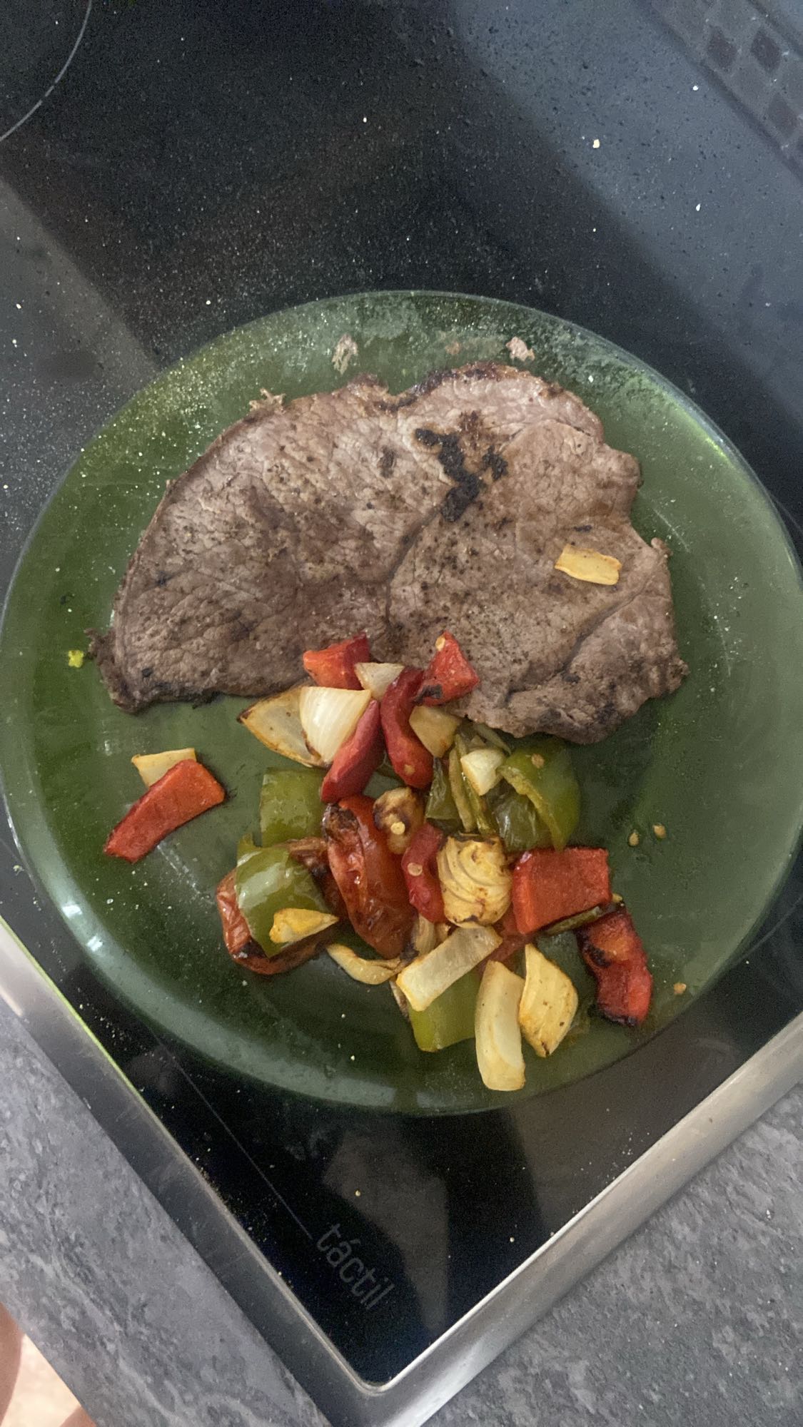Carne asada con verduras