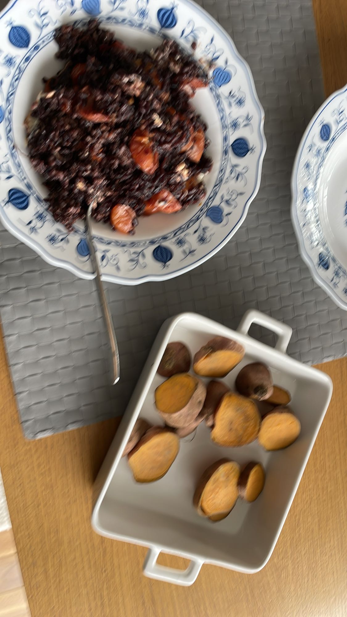 Ryż z fetą, batatami i pomidorkami