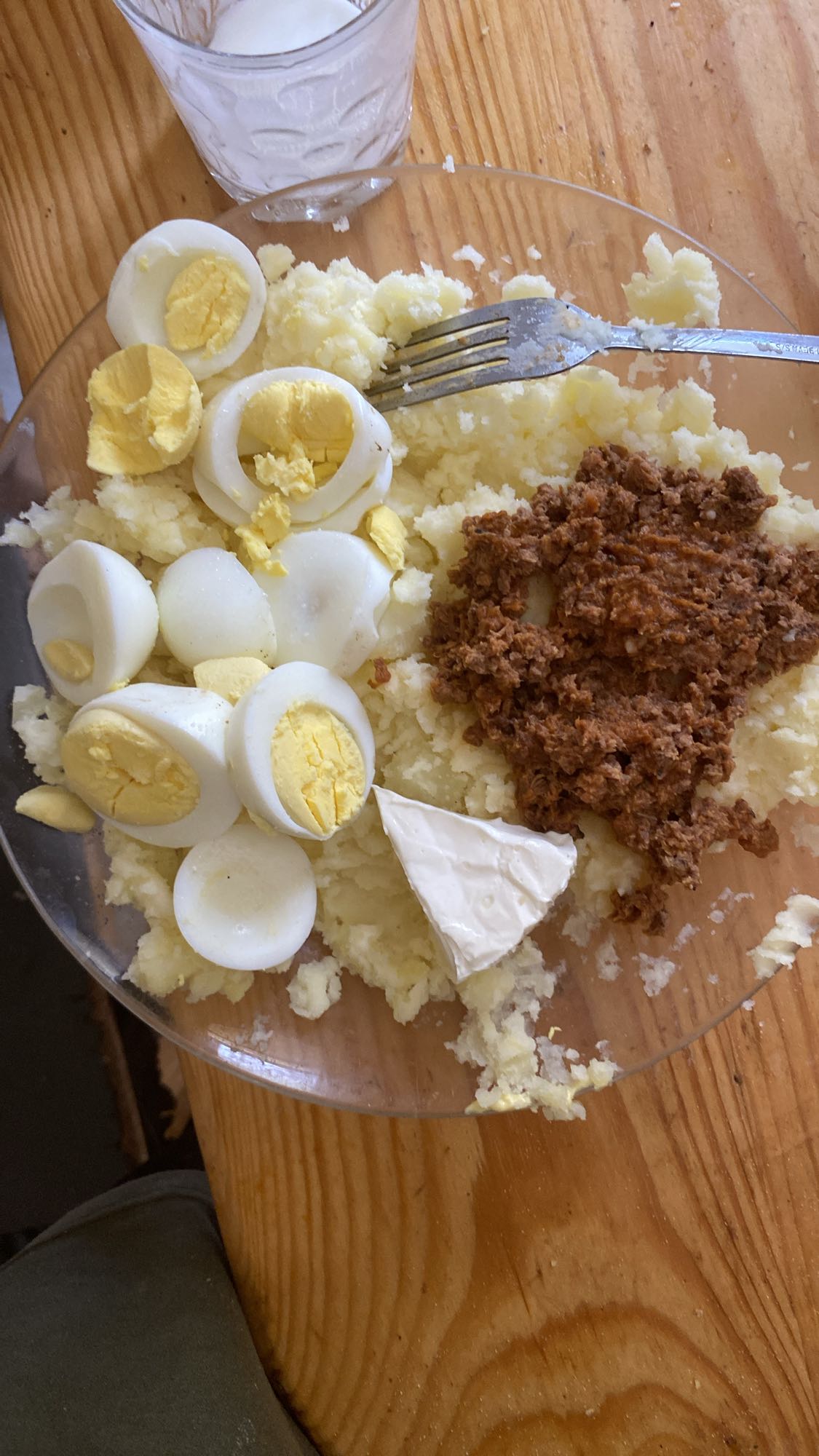 Eggs and mashed potatoes