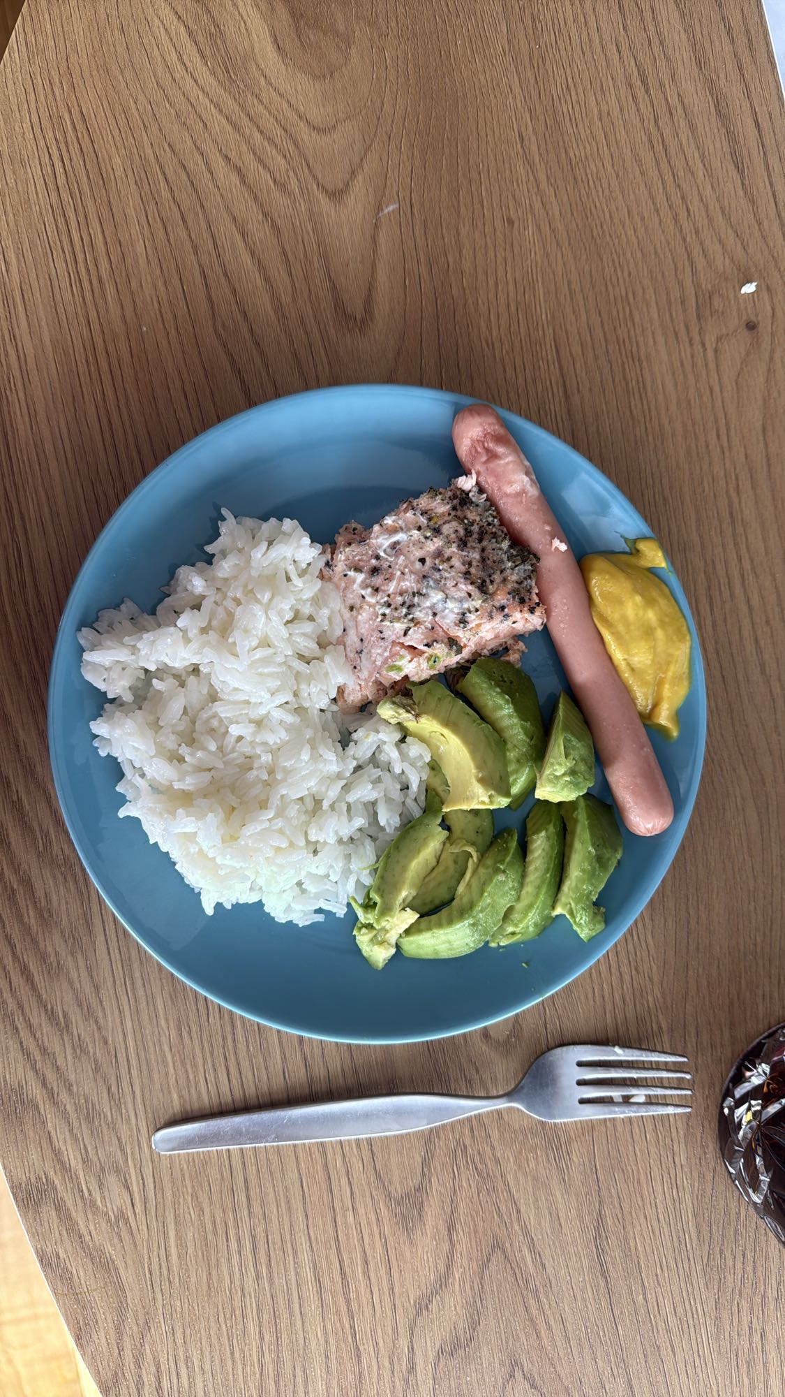 Łosoś z ryżem i awokado