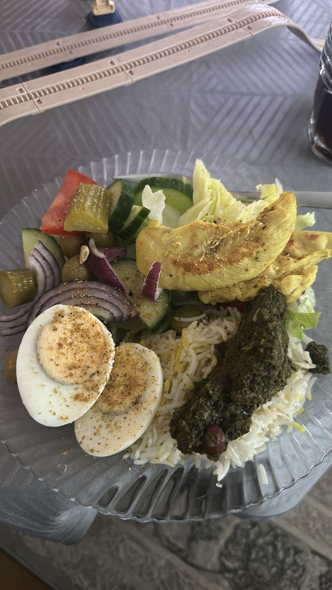 Kyckling med ris och sallad