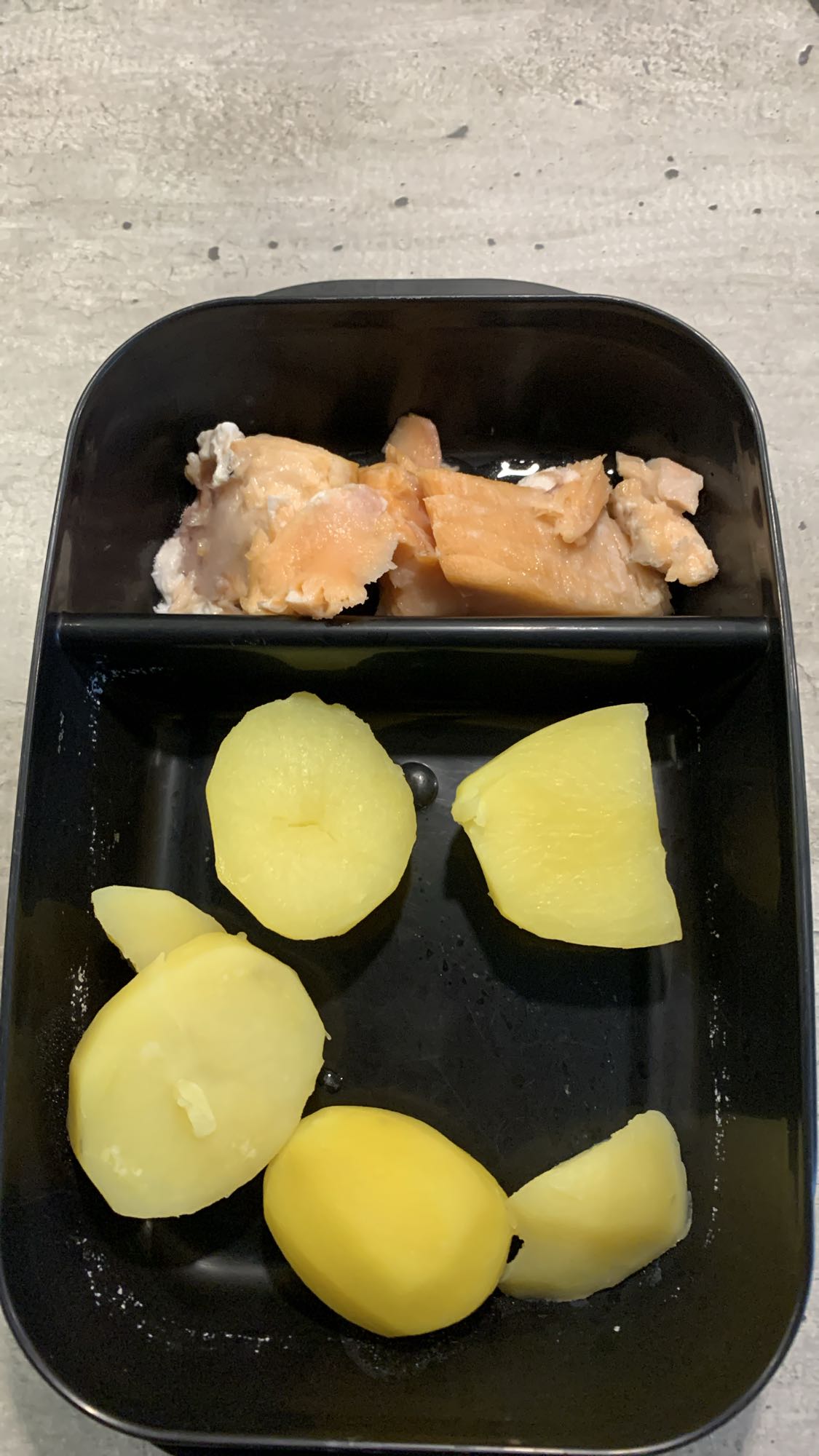 Lax med kokt potatis