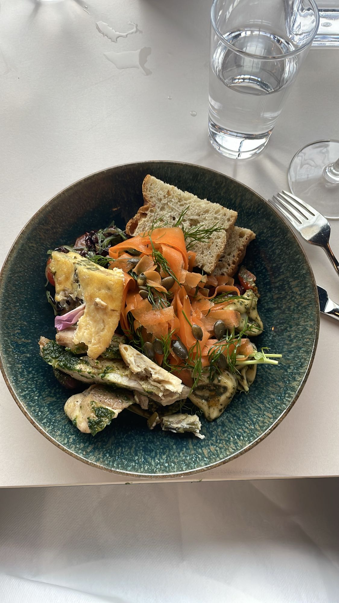 Kycklingsallad med bröd