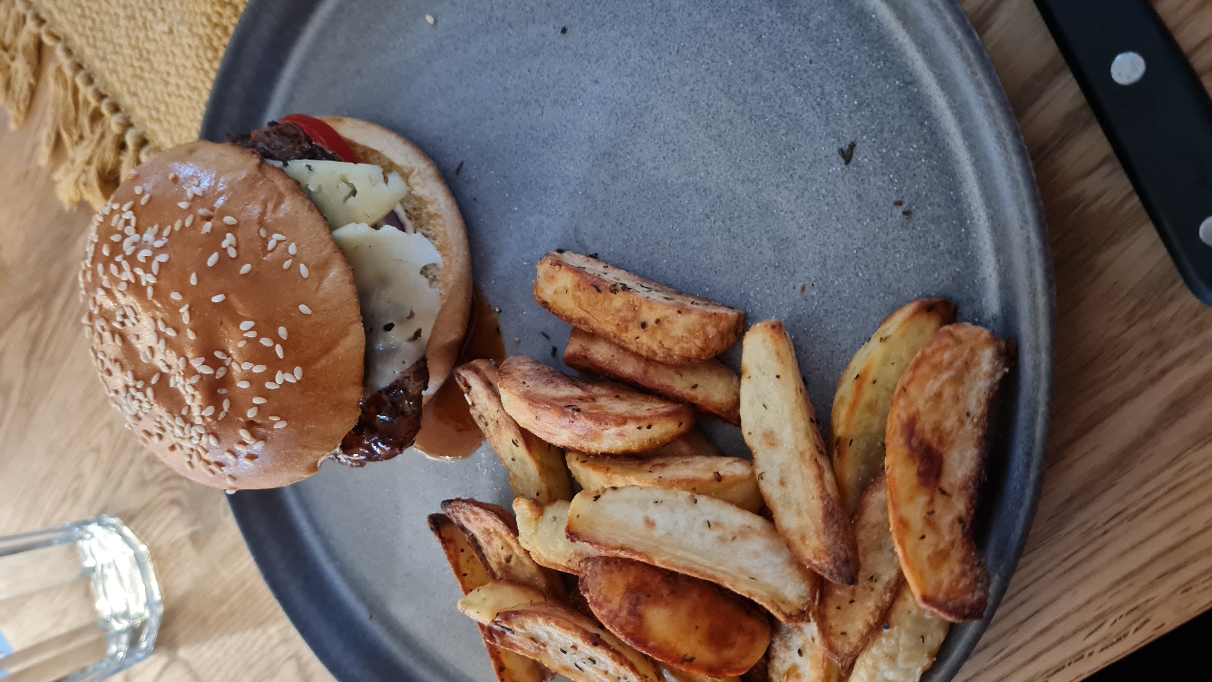 Burger with potato wedges
