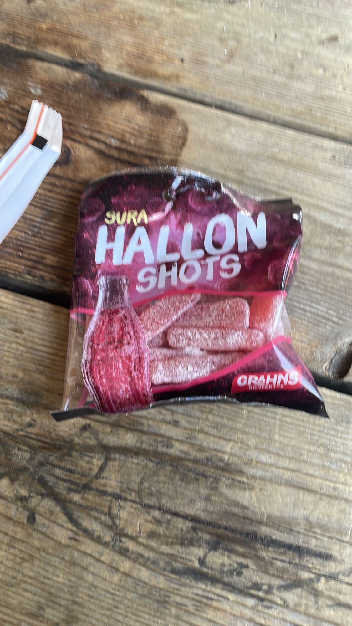 Sura hallon shots godis