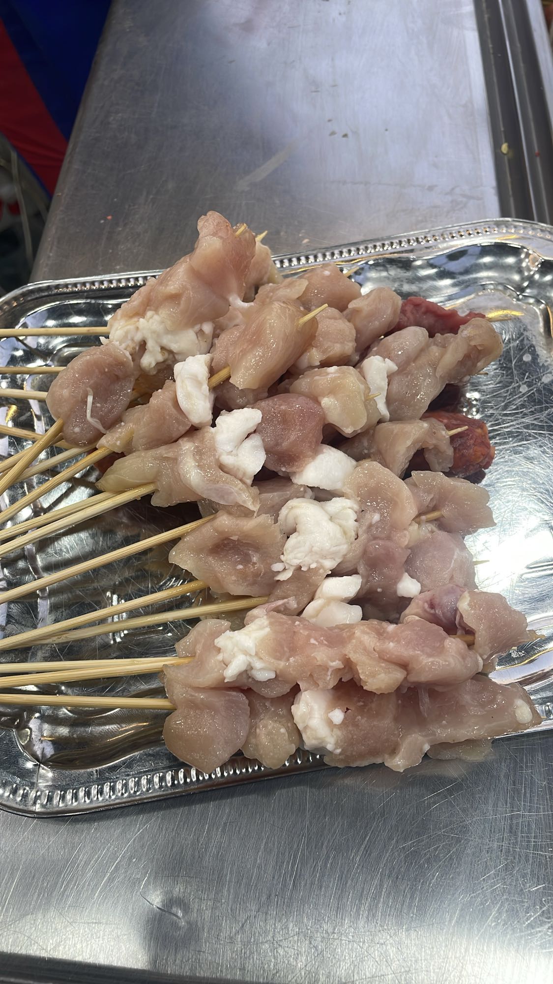 Brochettes de poulet cru
