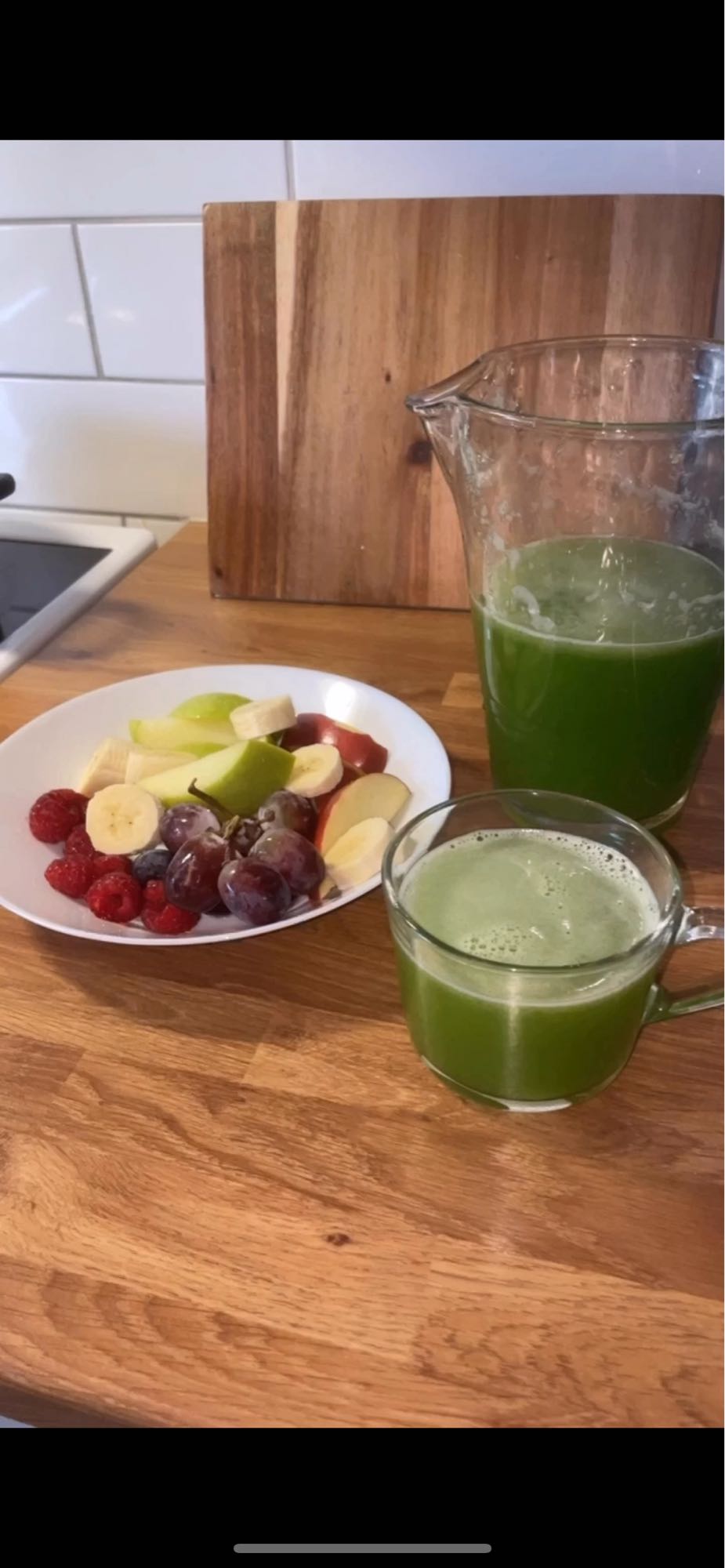 Fruktsallad och grön juice