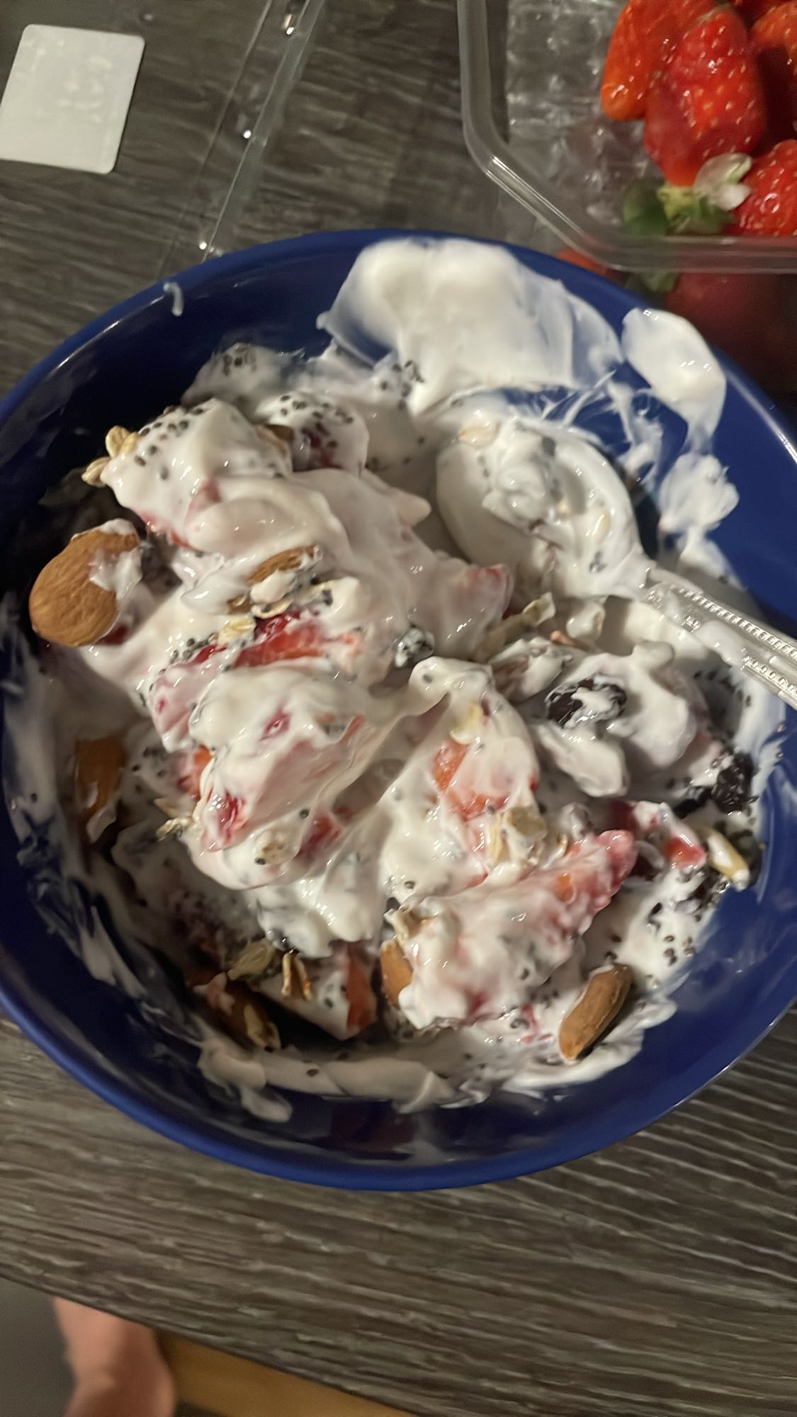 Yaourt aux fruits et graines