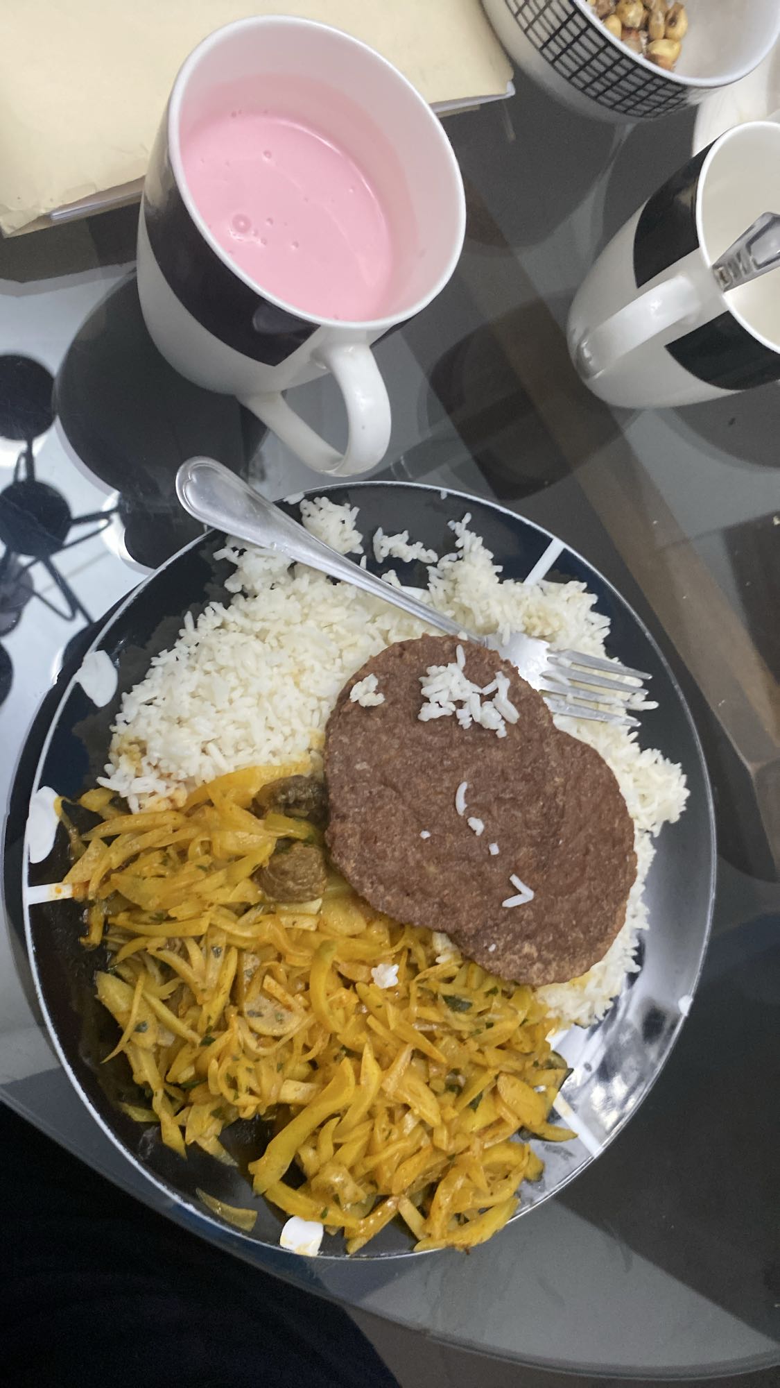 Arroz, hamburguesa y curry