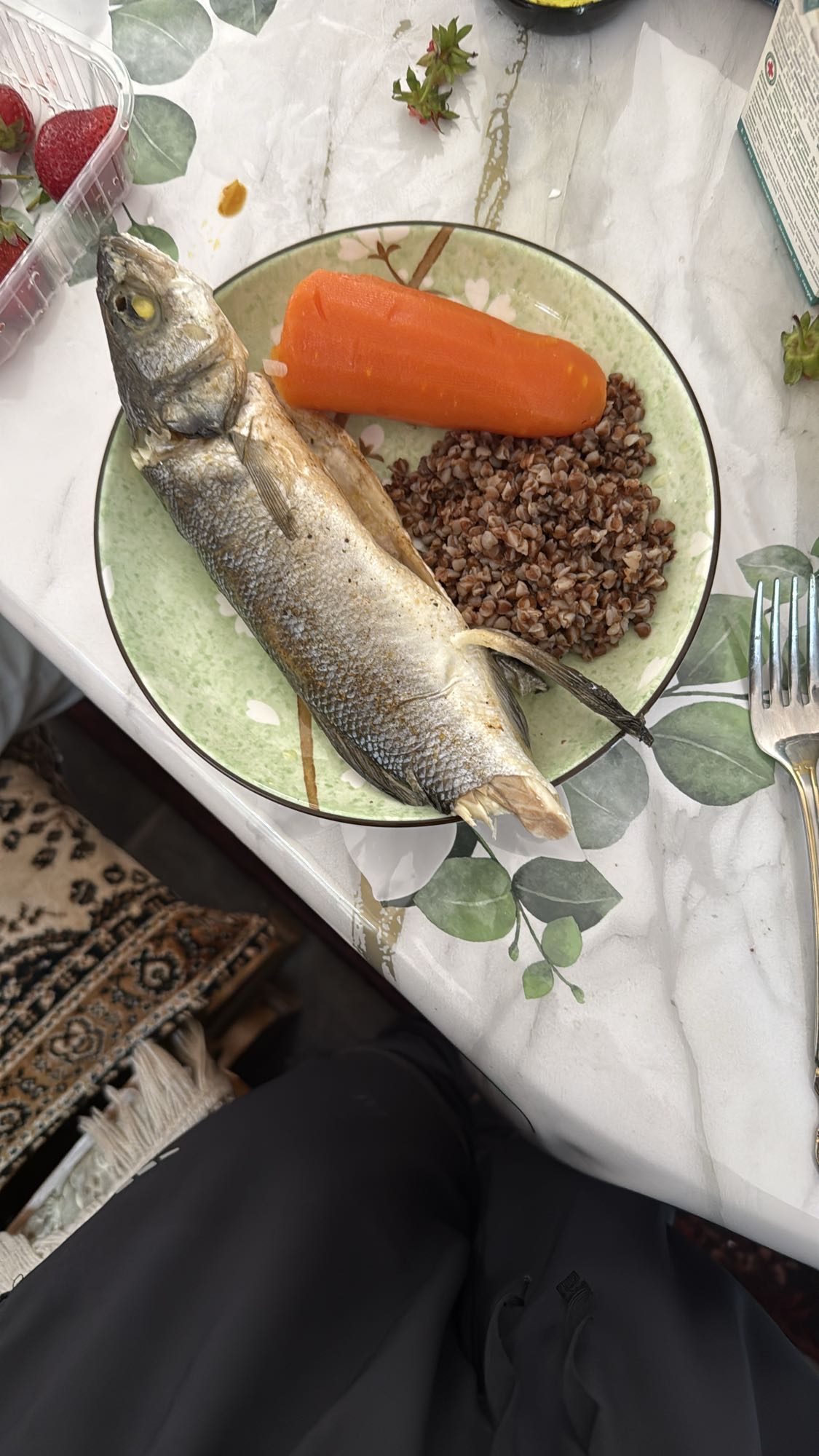 Рыба с гречкой и морковью