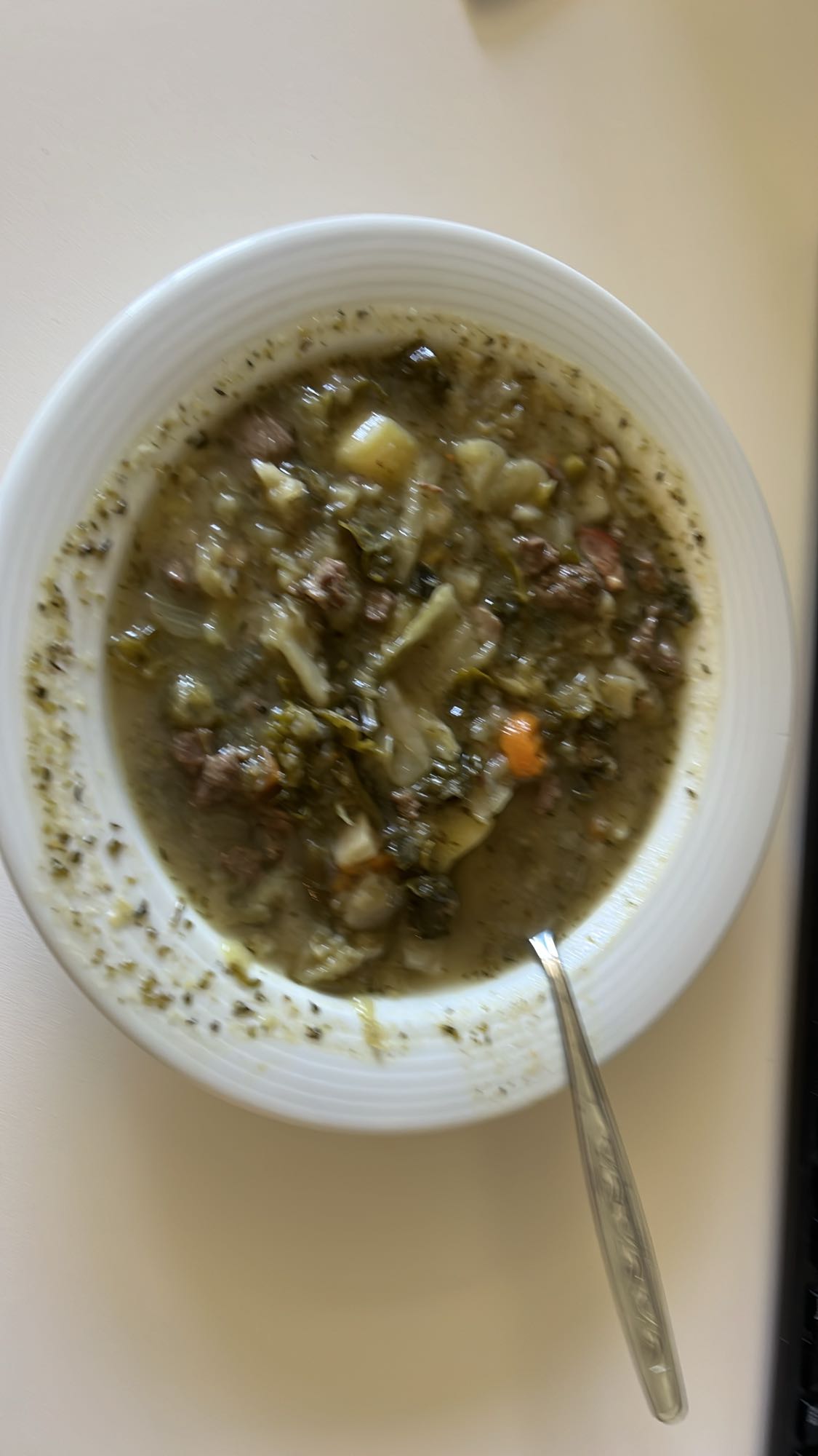 Gemüsesuppe mit Rindfleisch