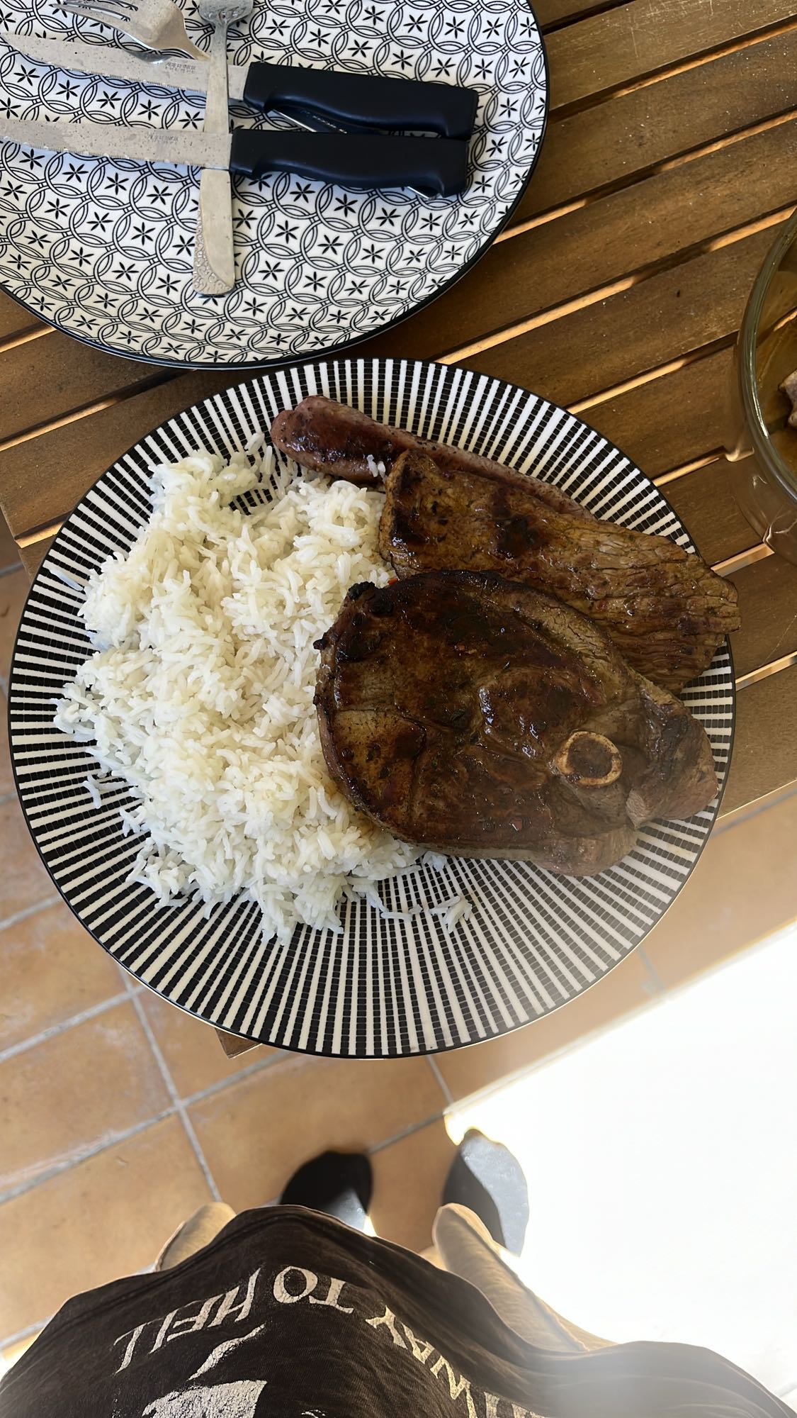 Riz et viandes grillées