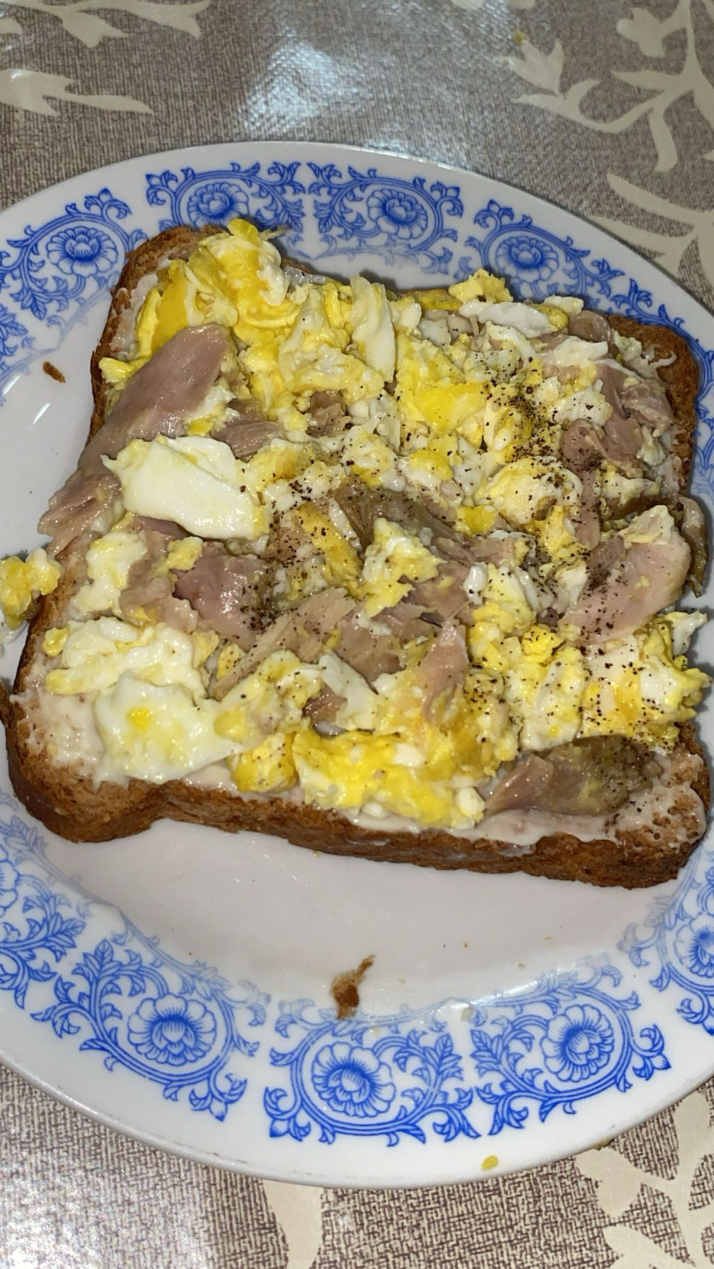 Egg tuna toast