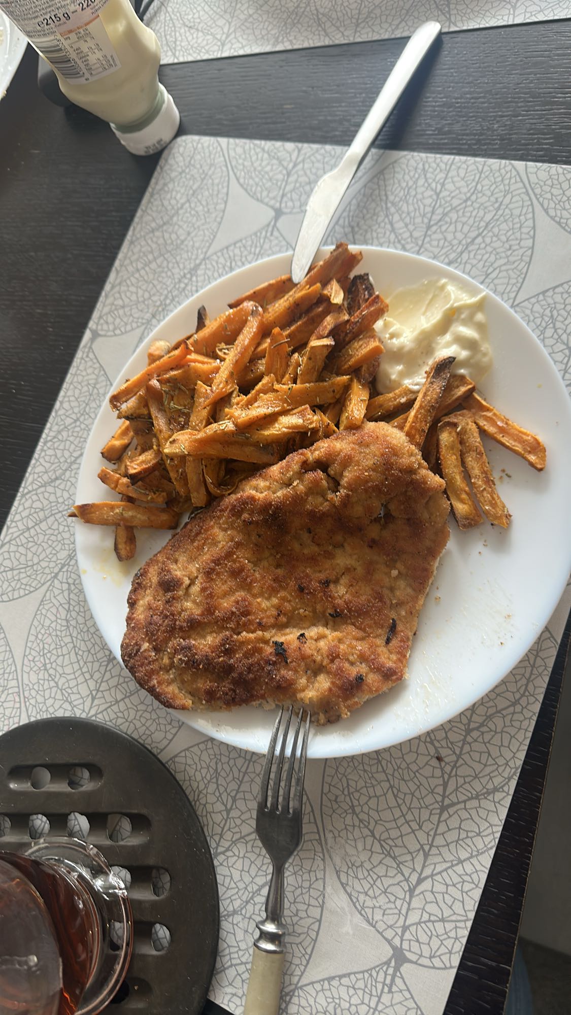 Schabowy z frytkami i majonezem