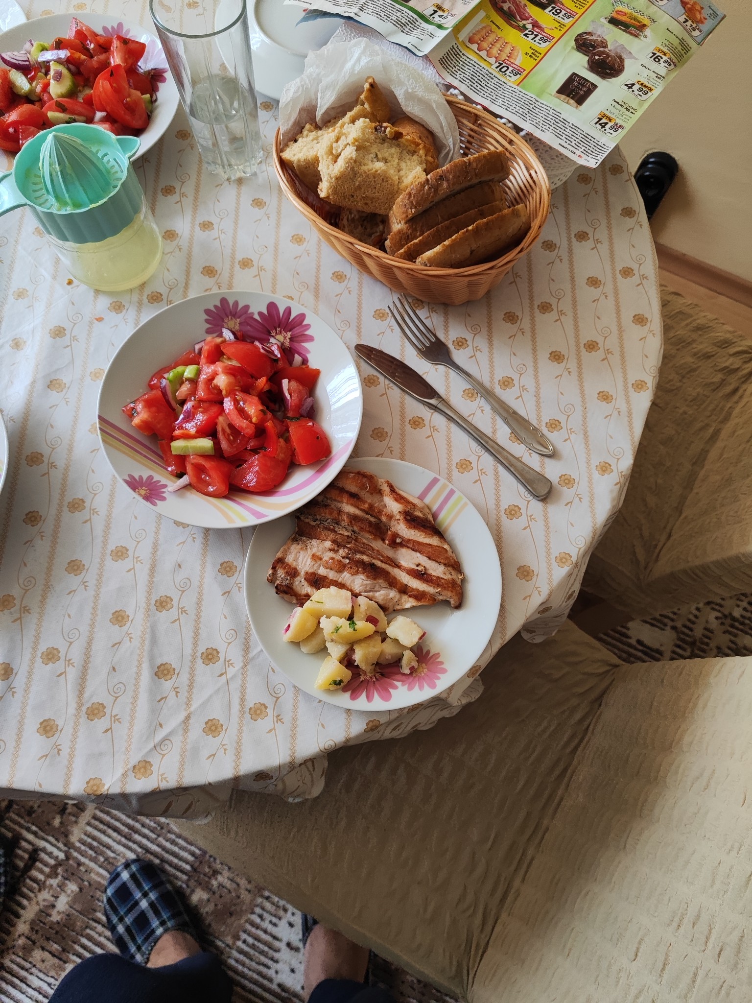 Grilled chicken with salad