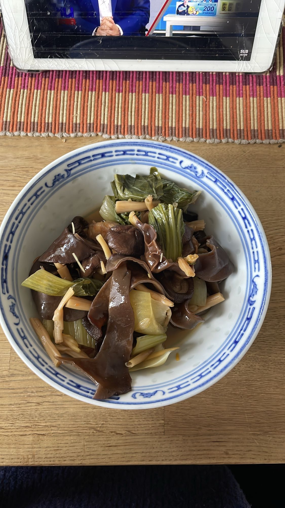 Grönsakswok med svamp