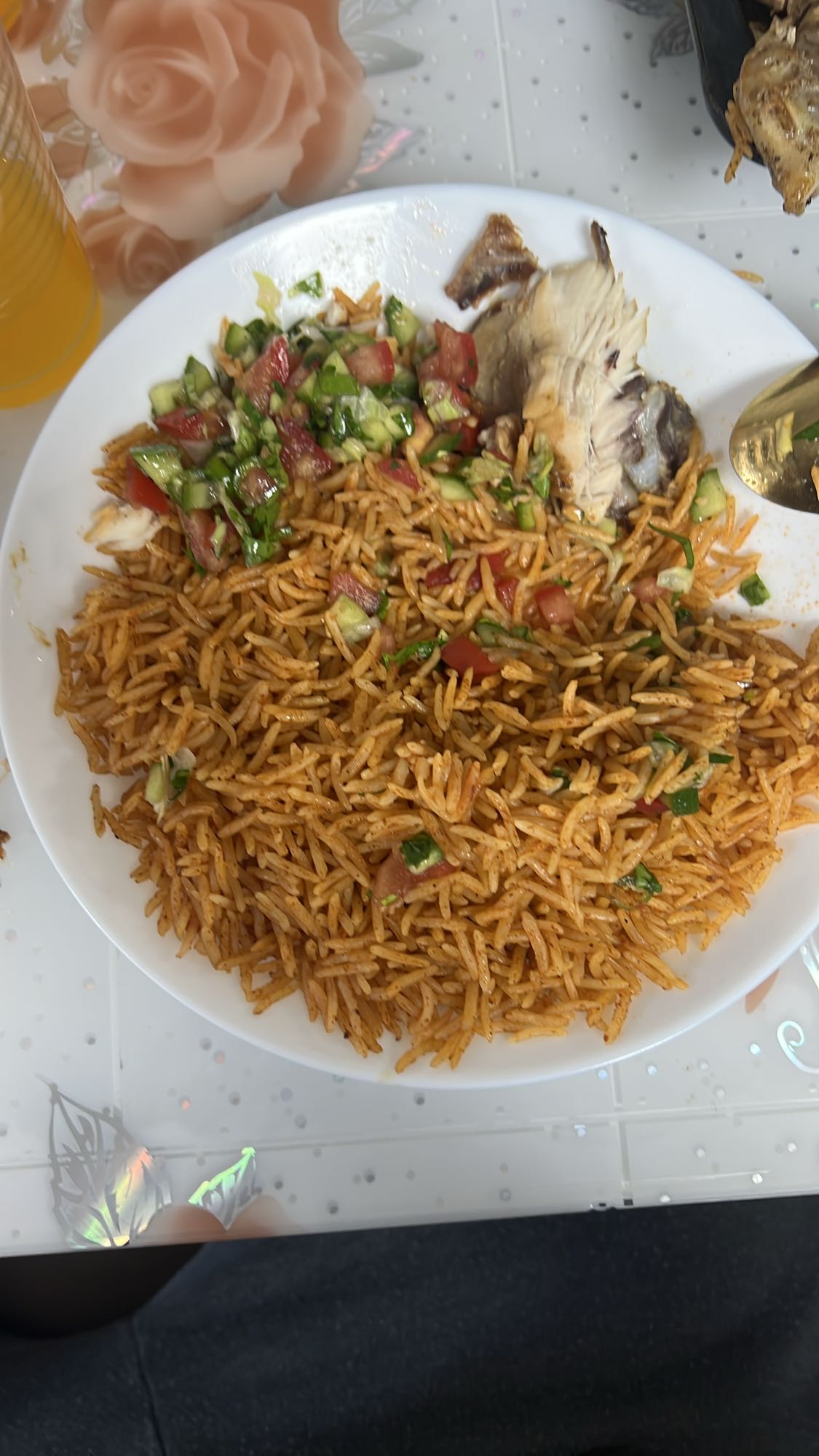 أرز مع دجاج وسلطة