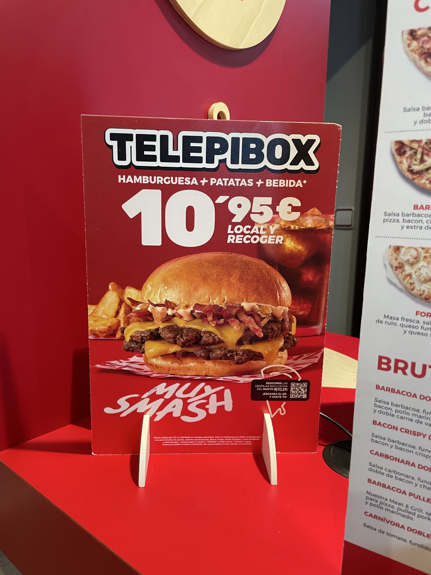 Hamburguesa con patatas y bebida