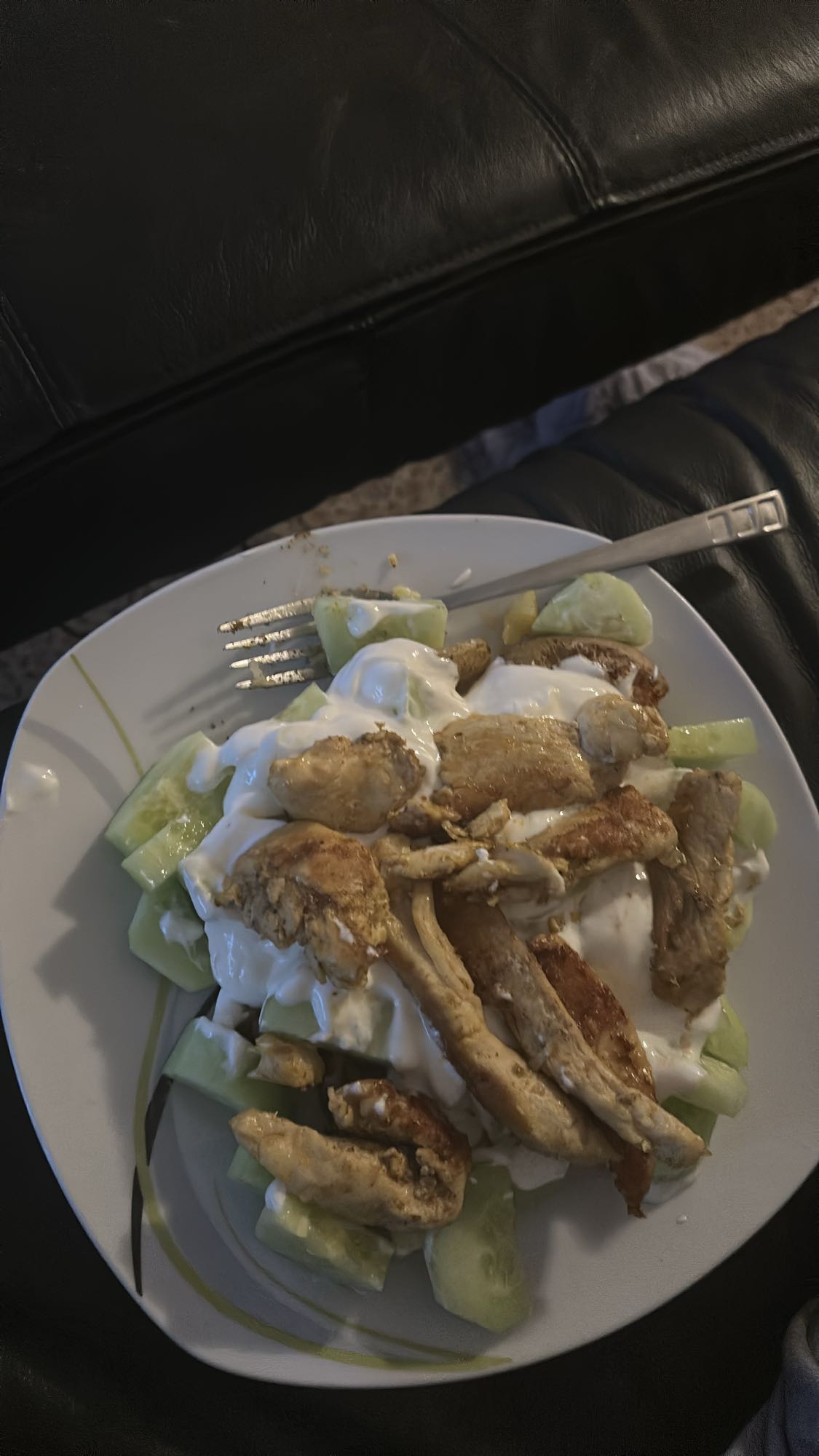 Pollo con pepino y yogur