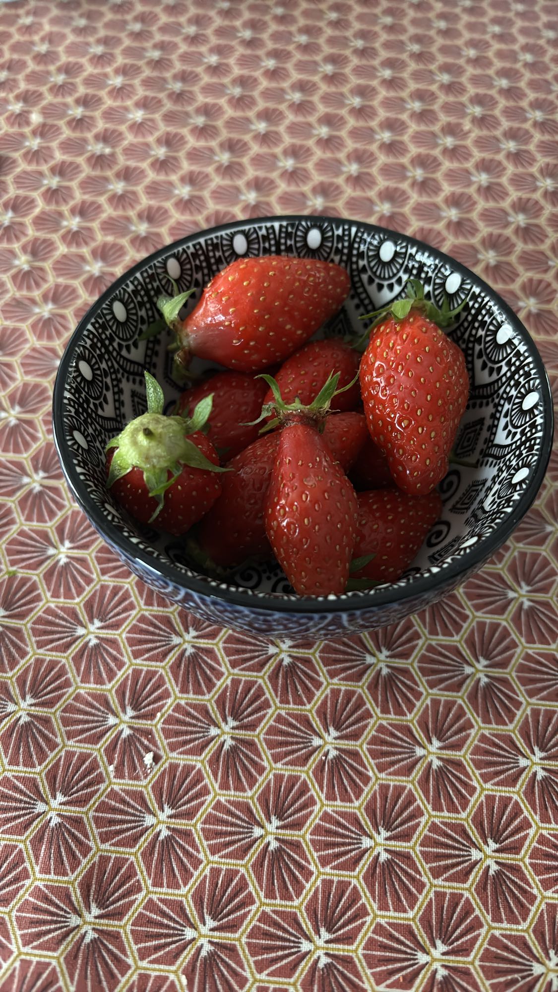 Bol de fraises fraîches