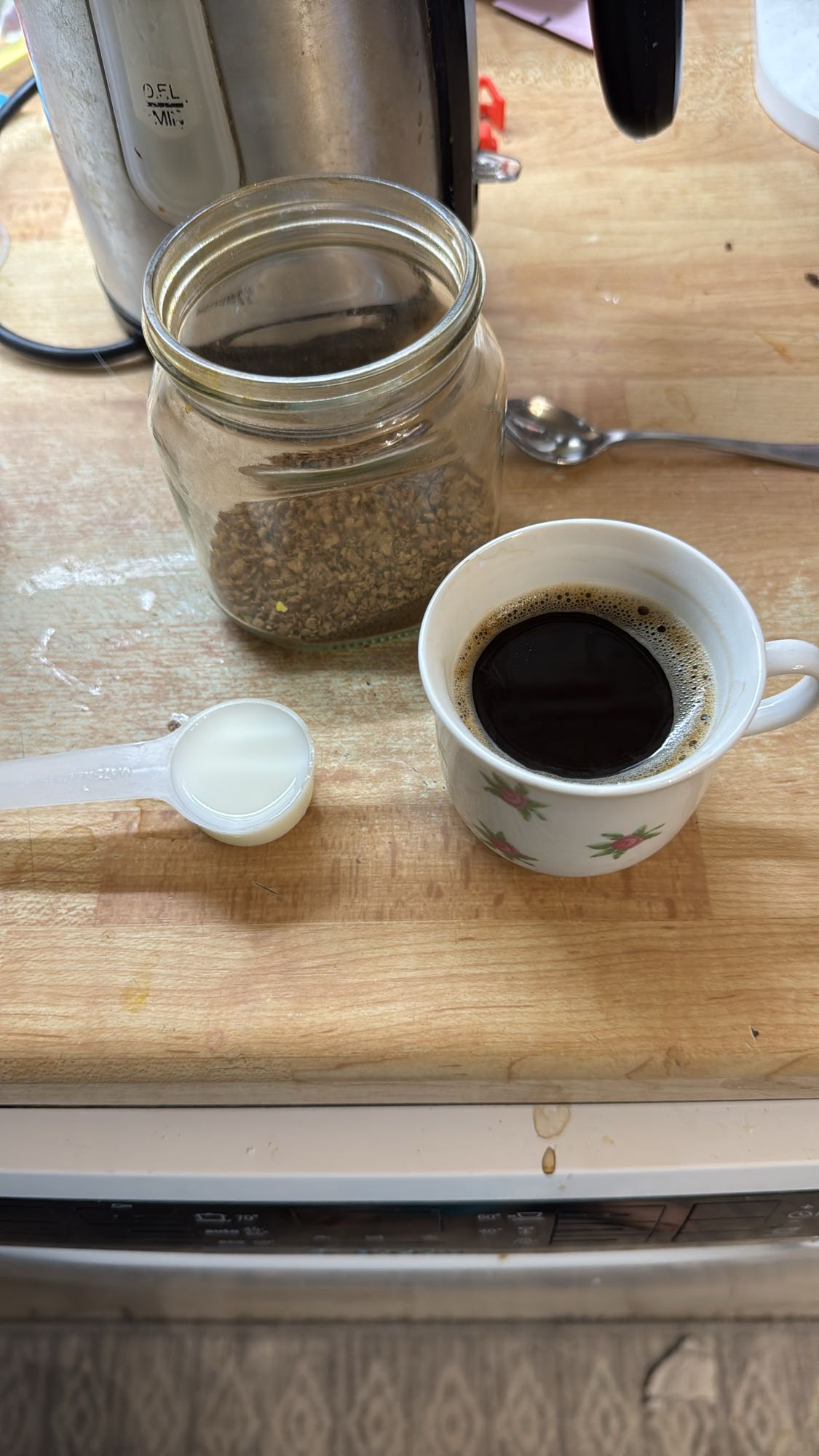 Svart kaffe med mjölk