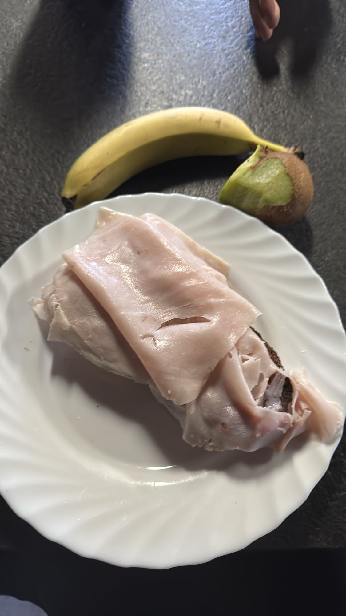 Desayuno con fruta y pavo